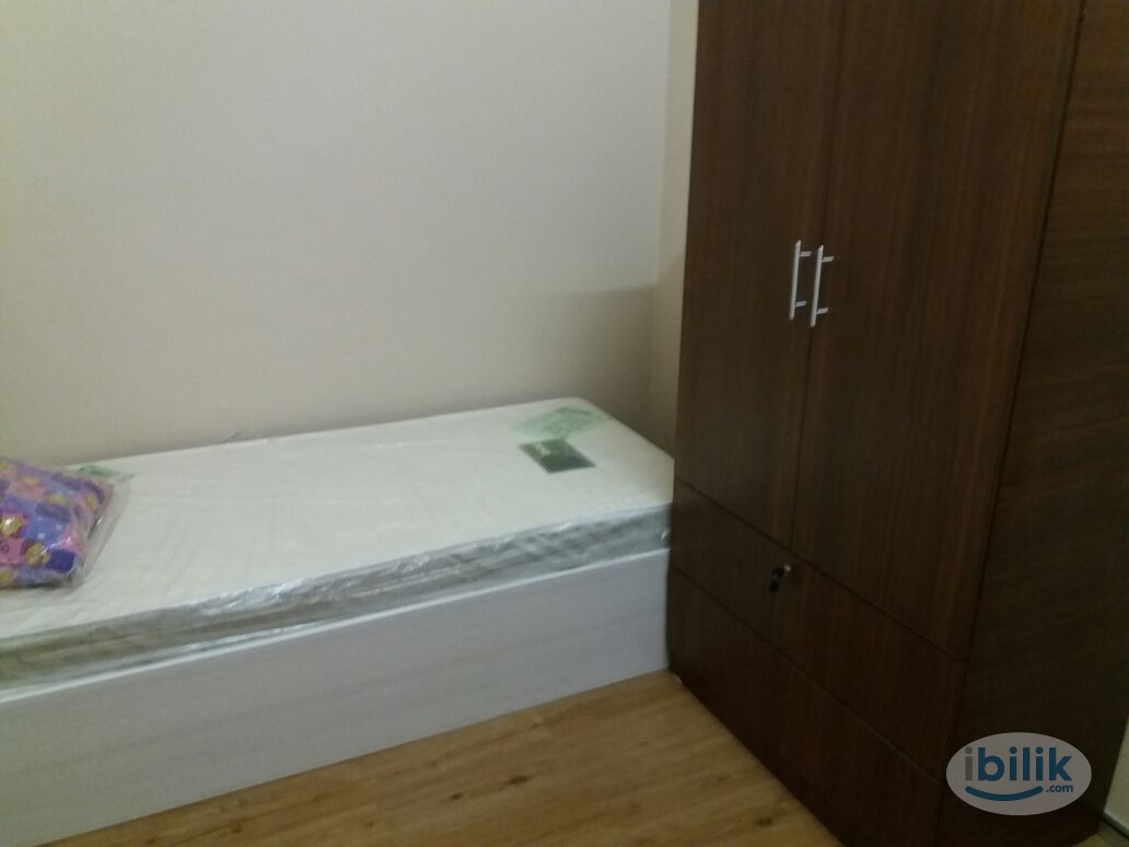 Single Room at MRT Taman Equine, Seri Kembangan - Image 1