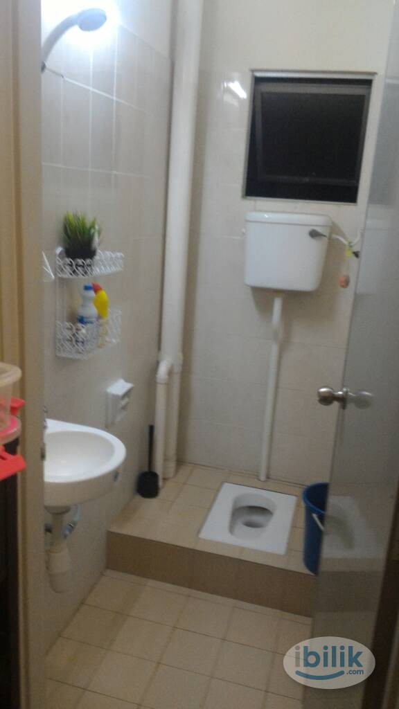Single Room at MRT Taman Equine, Seri Kembangan - Image 2