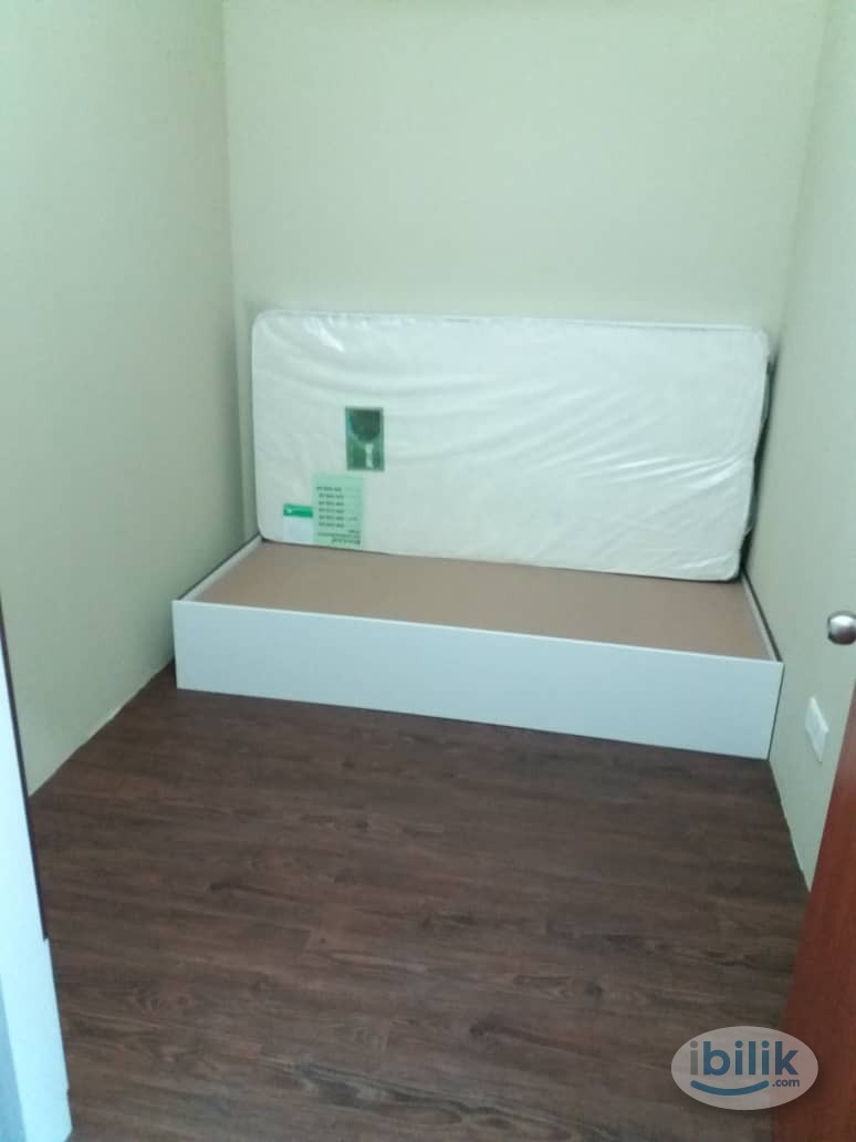 Single Room at MRT Taman Equine, Seri Kembangan - Image 3