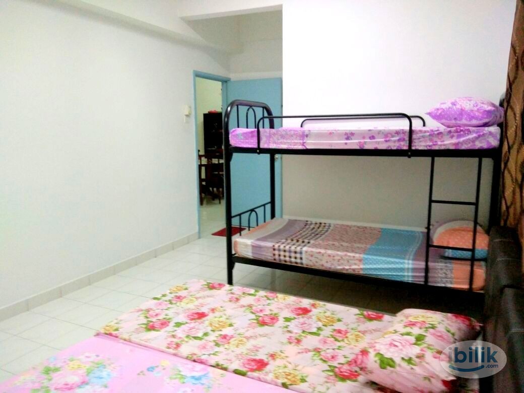 Master Room at Mawar Apartment, Sentul - Image 2