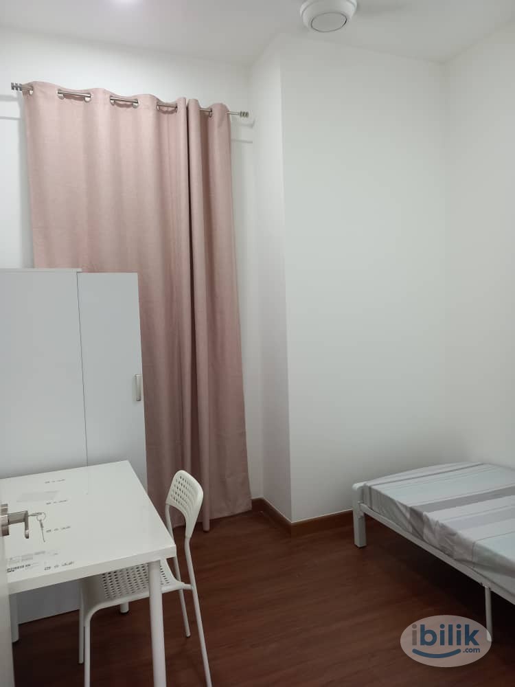 Middle Room at Greenfield Residence, Bandar Sunway - Image 1