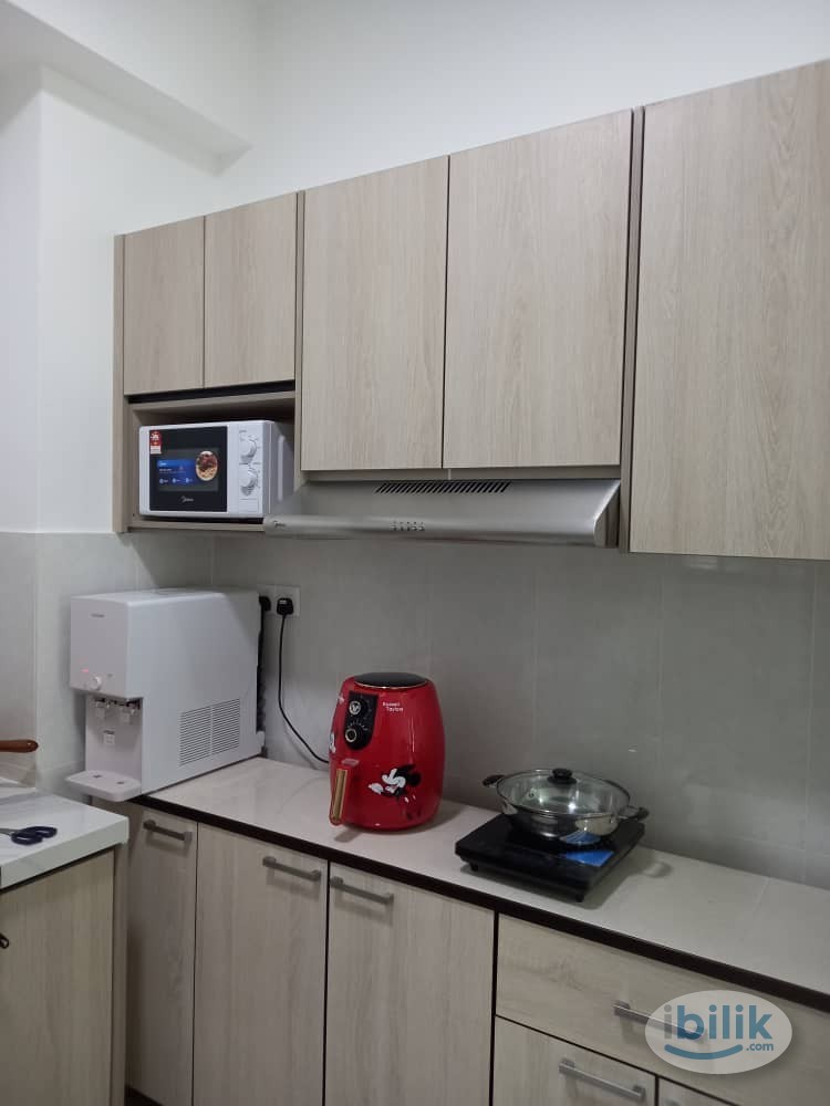 Middle Room at Greenfield Residence, Bandar Sunway - Image 4