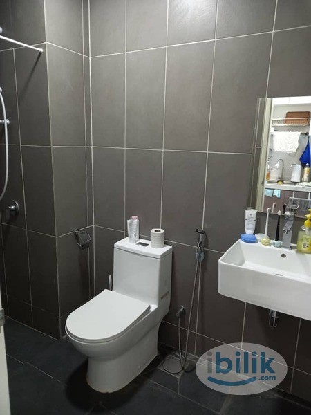 Middle Room at Greenfield Residence, Bandar Sunway - Image 5