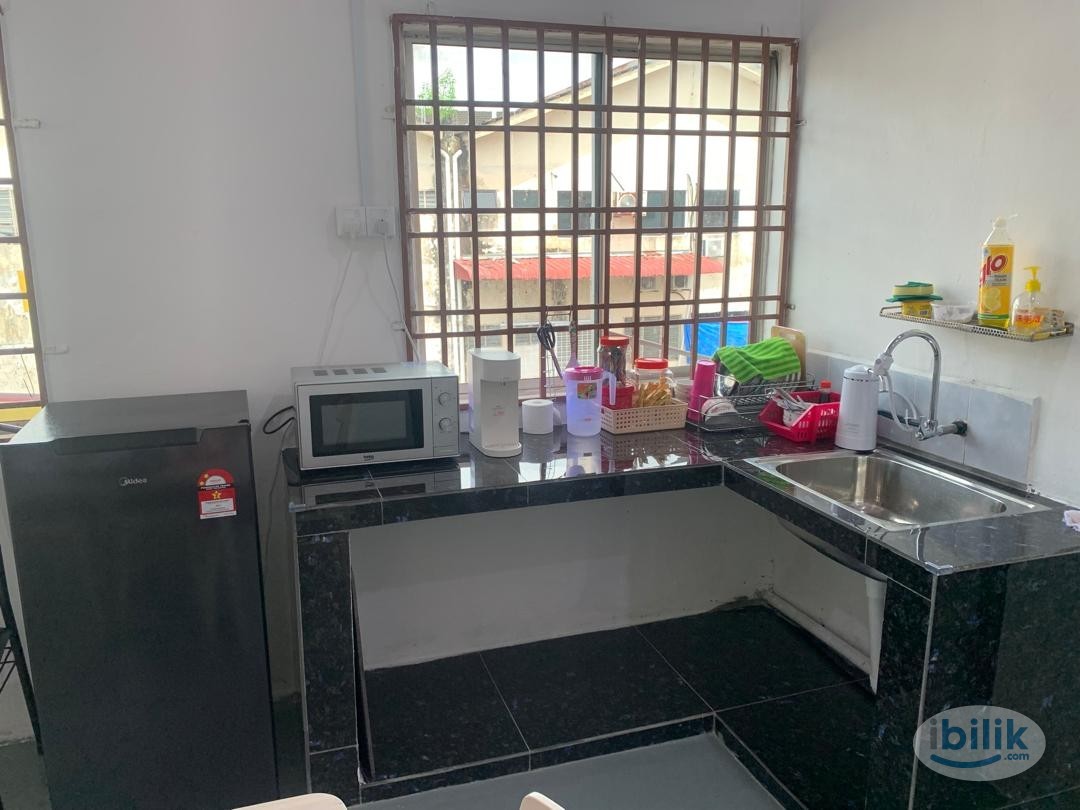 Large Room at Jalan Sri Putri 4/1 For Rent - Image 4