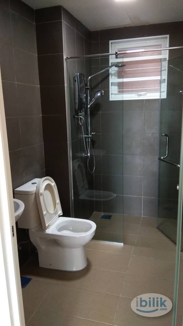 Master Room at Cyberia SmartHomes, Cyberjaya - Image 4
