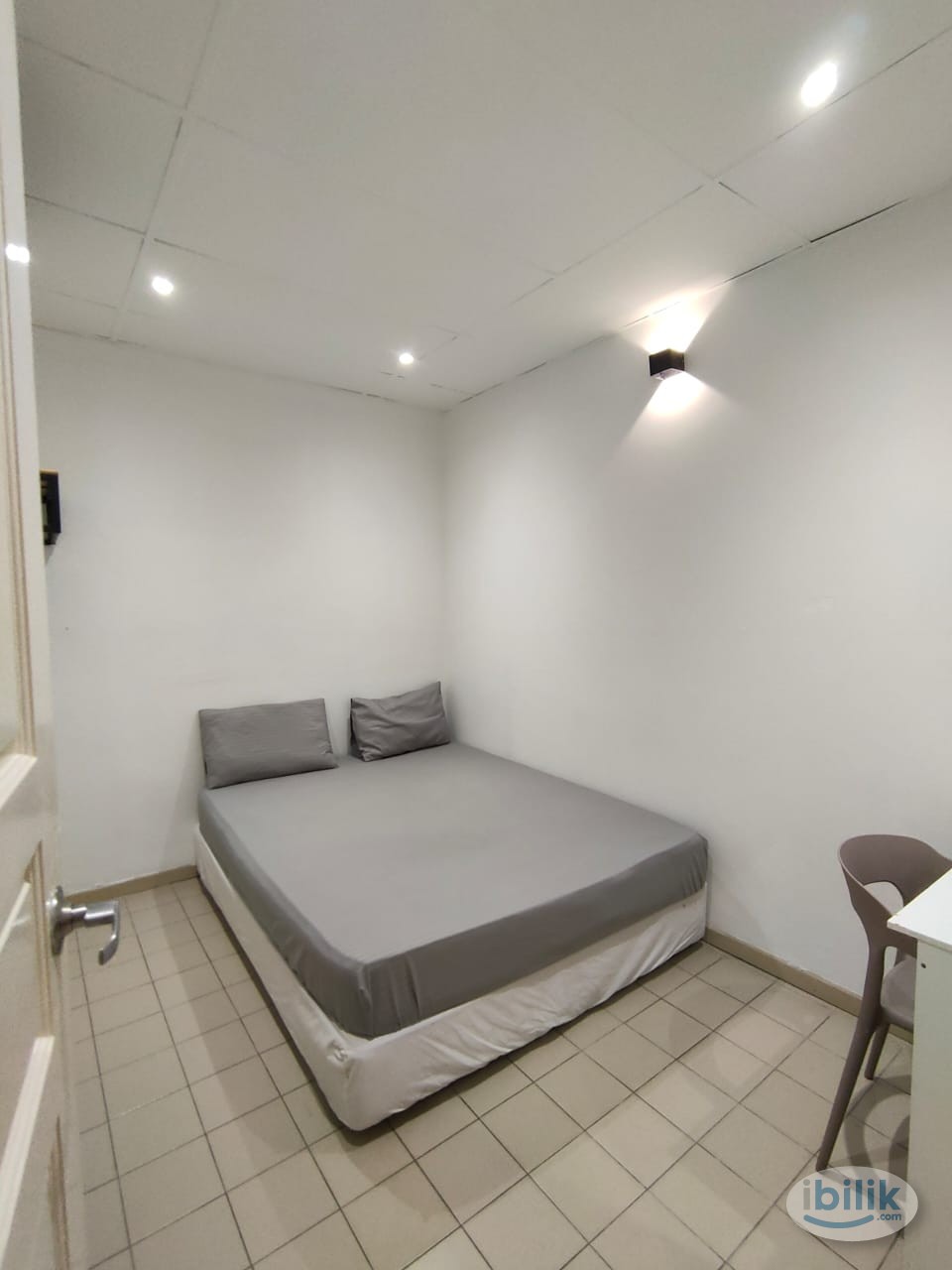 Middle Room at Damansara Utama, Petaling Jaya - Image 4