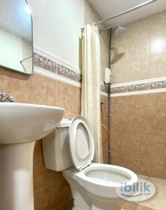 Room WIth Private Toilet @ Bukit Jelutong, Kampung Melayu Subang - Image 1