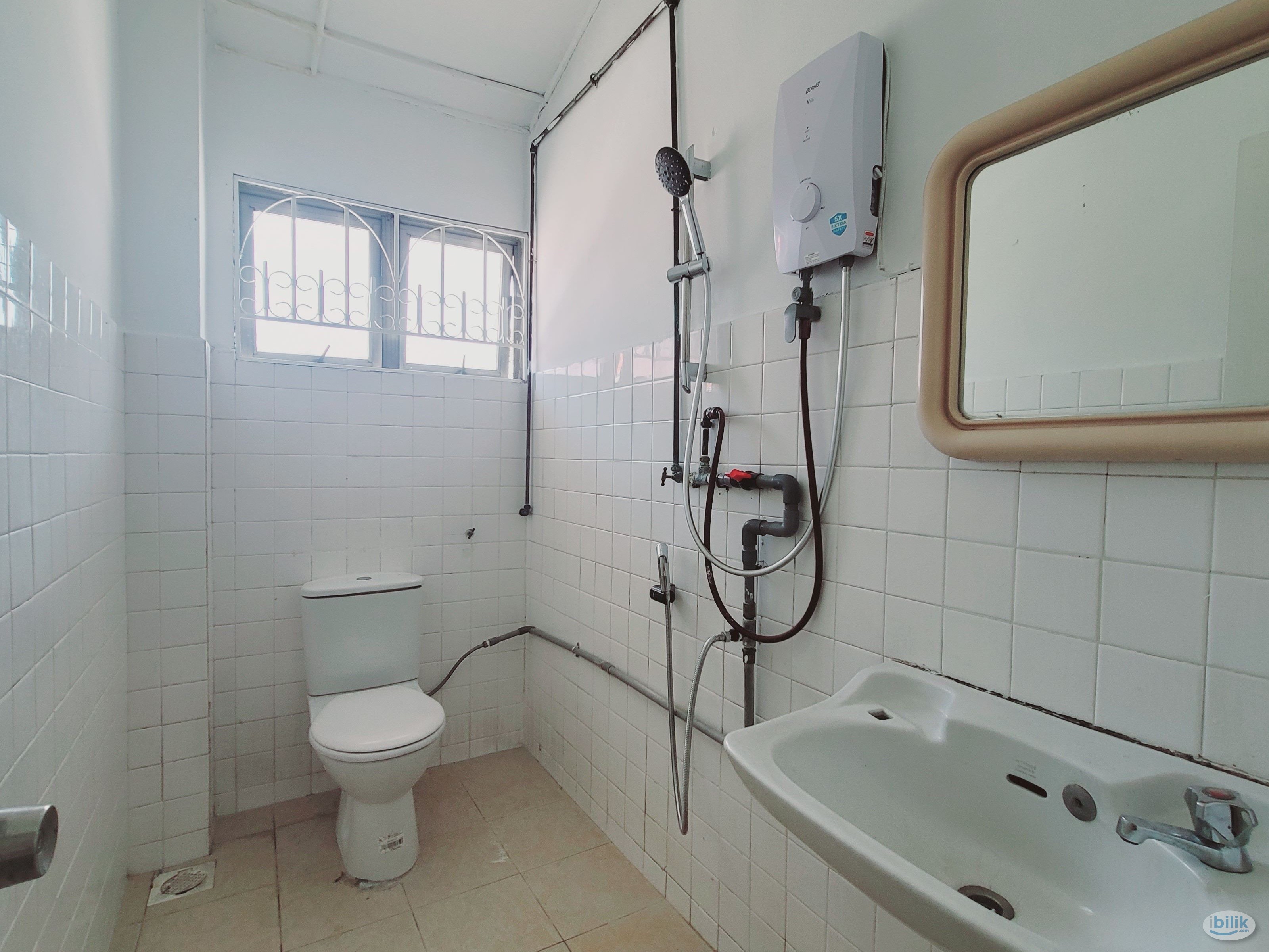 Middle room KD area ‼️ Fast selling 🔥 IMMEDIATE MOVE IN 👯‍♀️ - Image 3