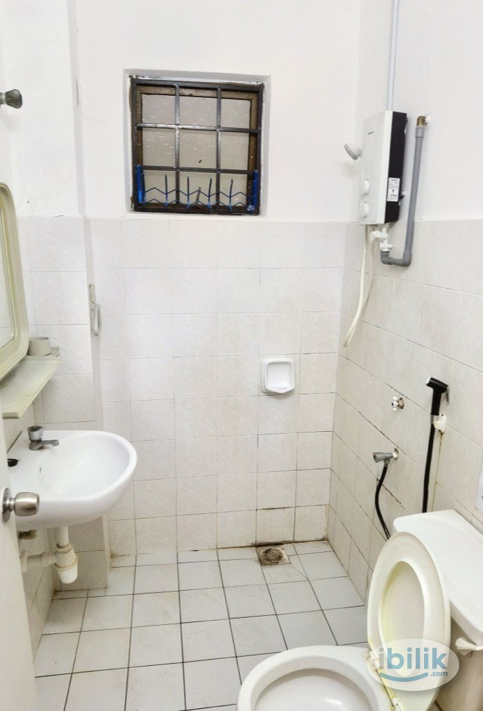 Middle Room at Bandar Utama, Petaling Jaya - Image 3