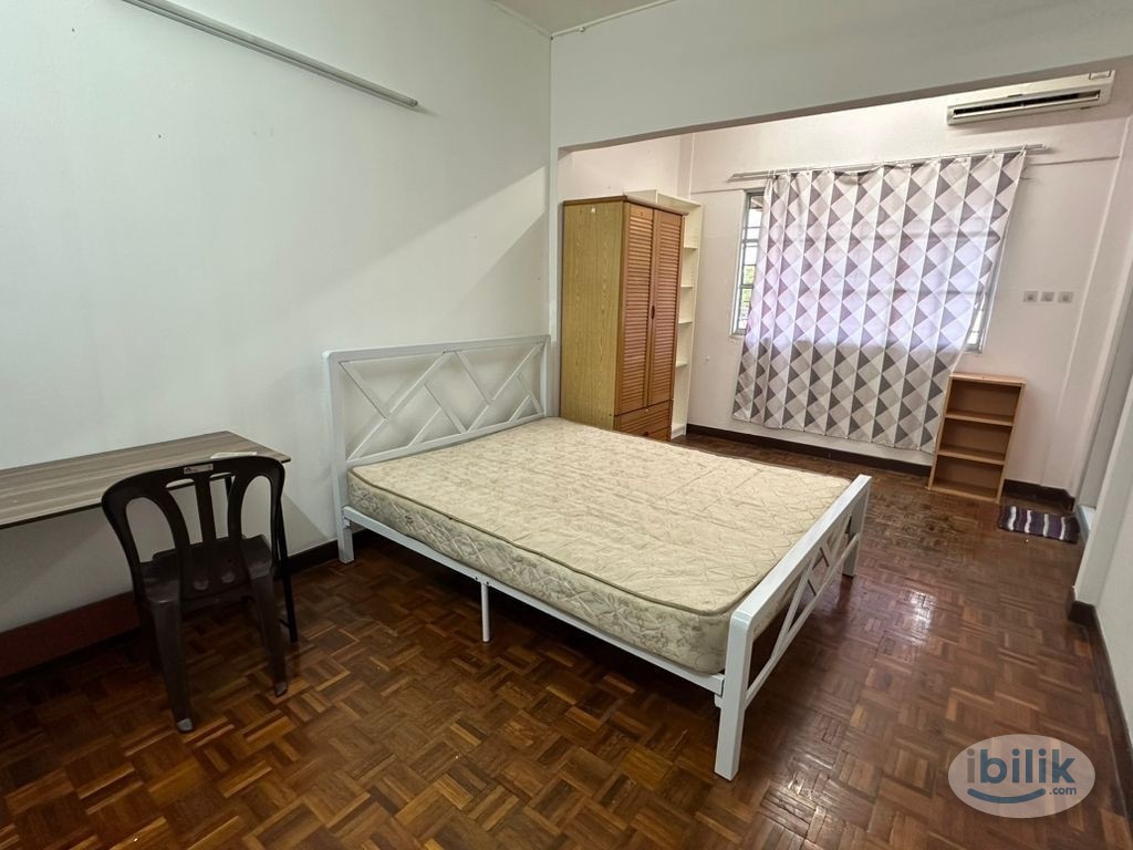 Middle Room at Bandar Sunway, Petaling Jaya - Image 1