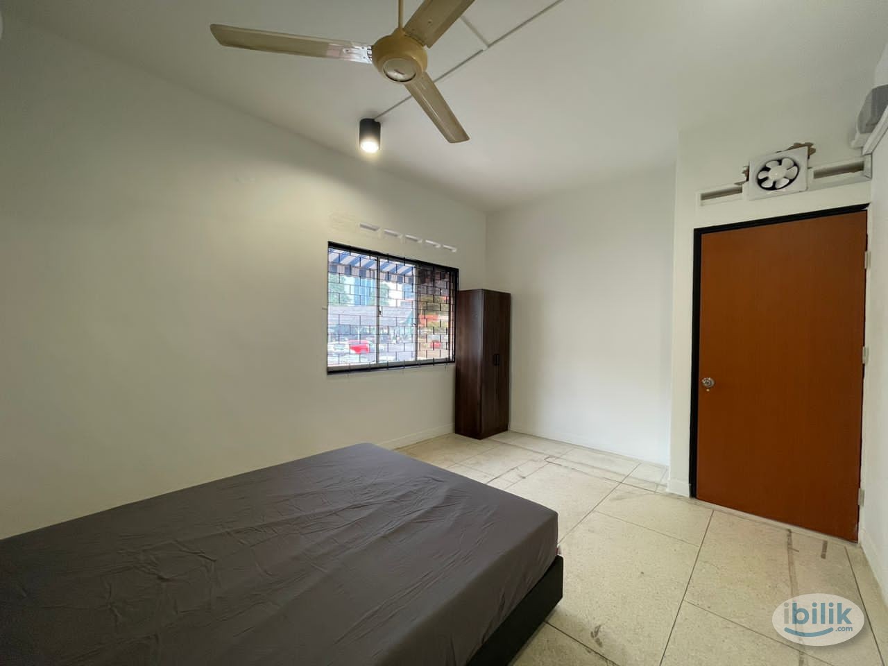 📍CIQ ROOM FOR RENT💕LOW DEPOSI💕Middle Room Walking Distanve to CIQ Johor, Malaysia - Image 3