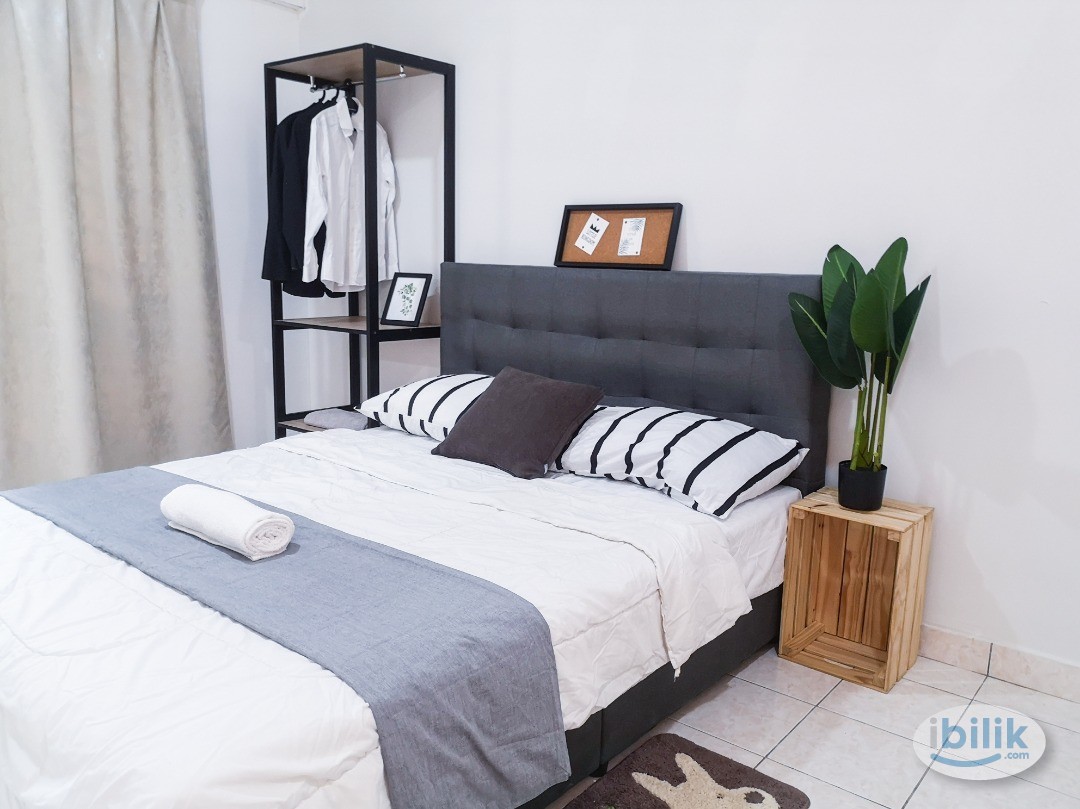 Master Room at Palm Spring Walking Distance to MRT Station - Image 5