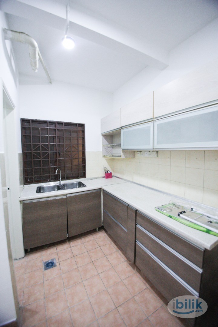 Master Room at Palm Spring Walking Distance to MRT Station - Image 1