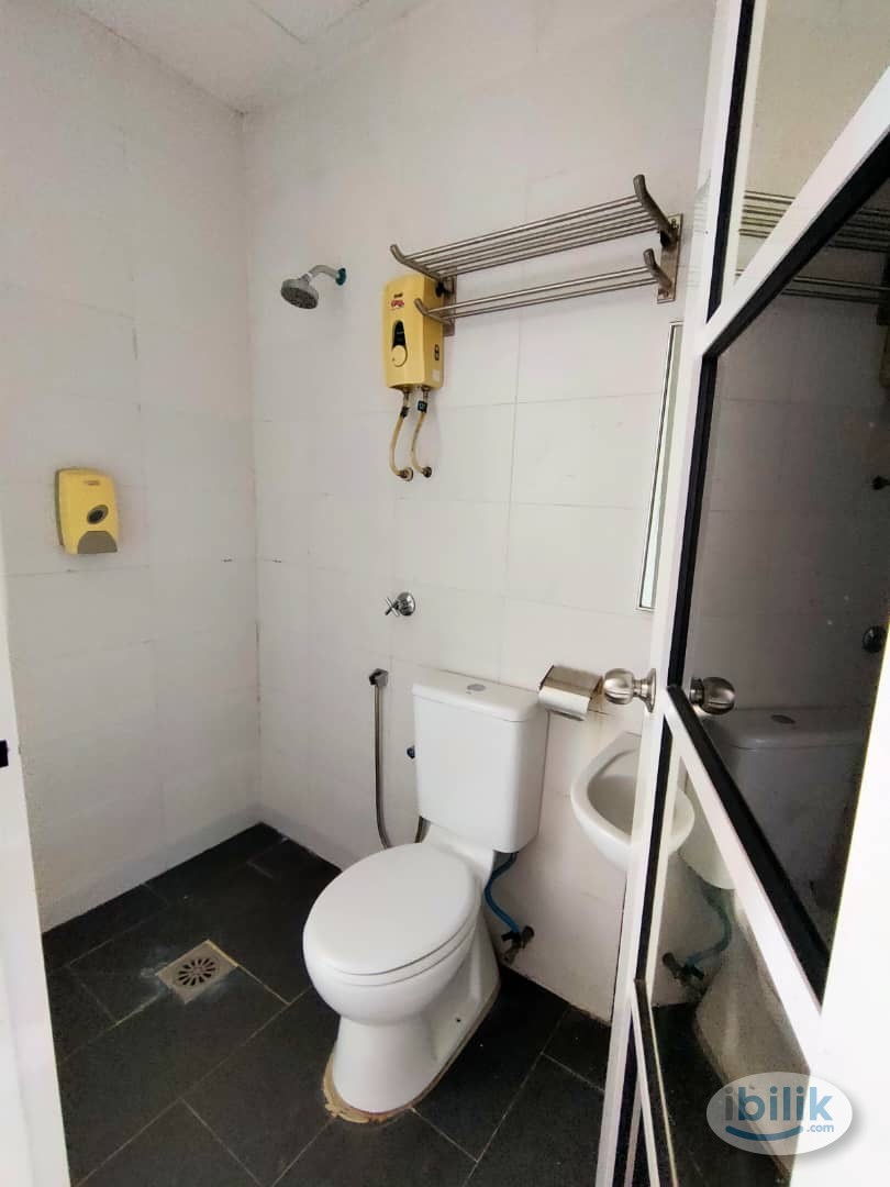 🏠 Master Room for Rent in Kota Damansara  ❗❗❗ Zero Deposit ❗❗❗  🌆 Best View @ KD  🚽 Private Bathroom Included  🚶‍♂️ Near - Image 2