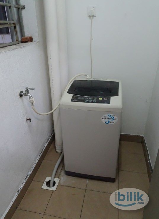 Single Room at Taman Bukit Serdang, Seri Kembangan - Image 4
