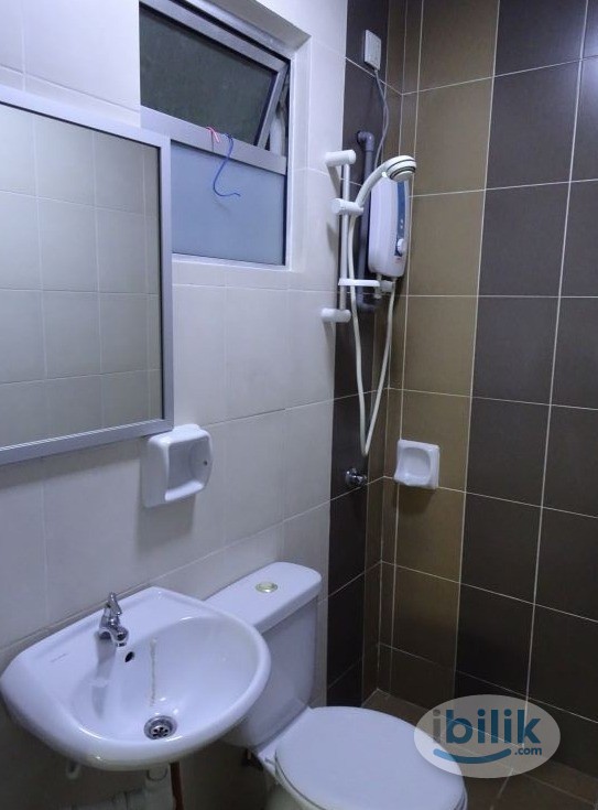 Single Room at Taman Sri Serdang, Seri Kembangan - Image 3