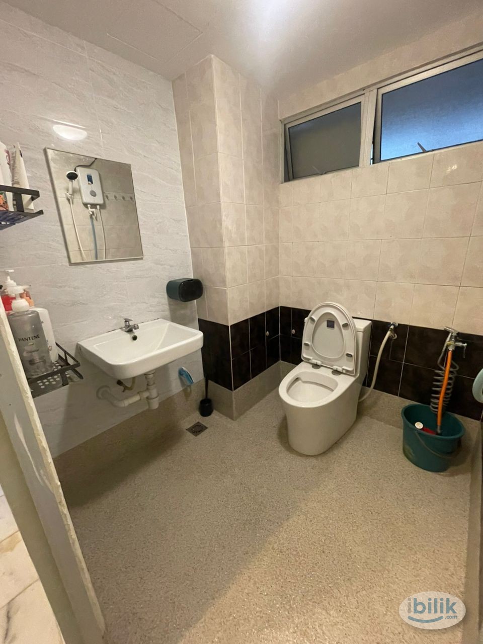Comfy Single room for rent, utility included - Image 3