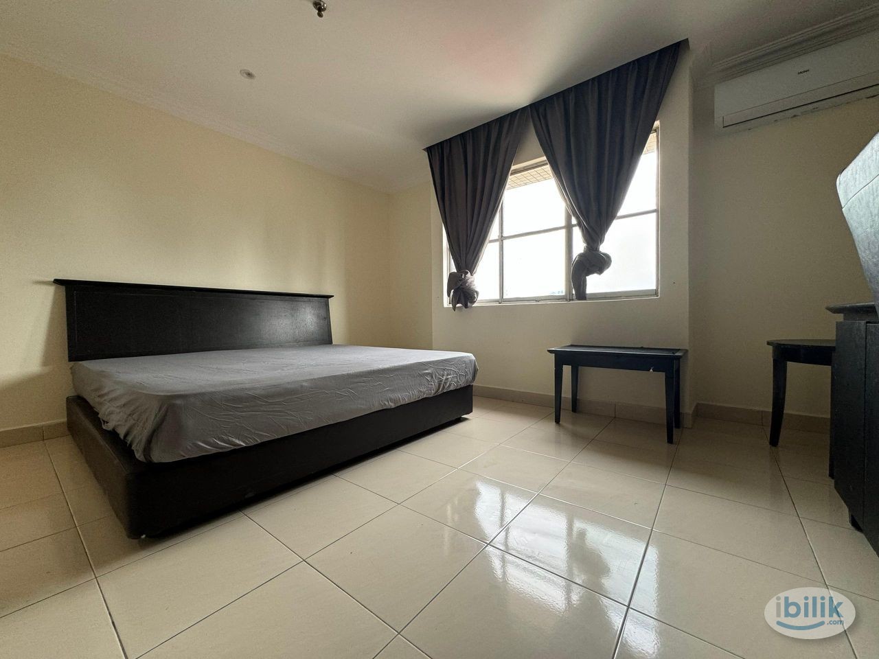 LOW DEPOSIT ✅ 6 Mins to CIQ 🚶🏻‍♀️ Room + Air-Cond Opposite R&F Mall - Image 1