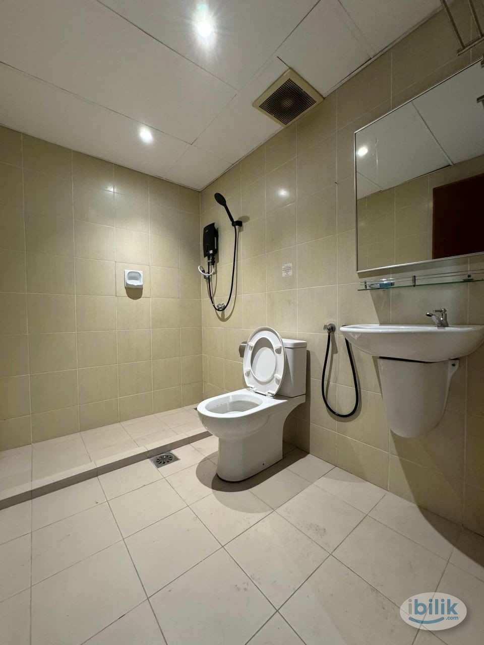 LOW DEPOSIT ✅ 6 Mins to CIQ 🚶🏻‍♀️ Room + Air-Cond Opposite R&F Mall - Image 3