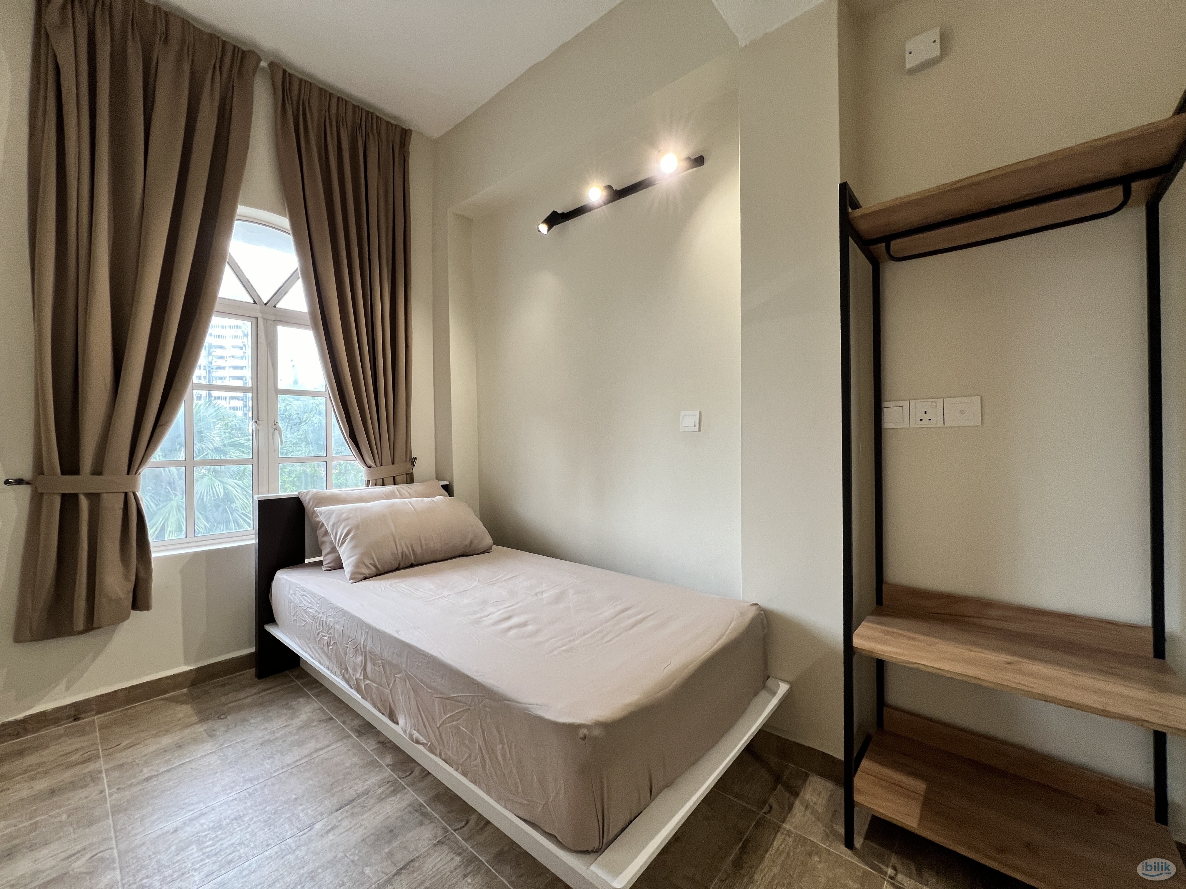 Working at Bukit Bintang ❓ Zero Deposit Room and Private Toilet near Times Square - Image 1