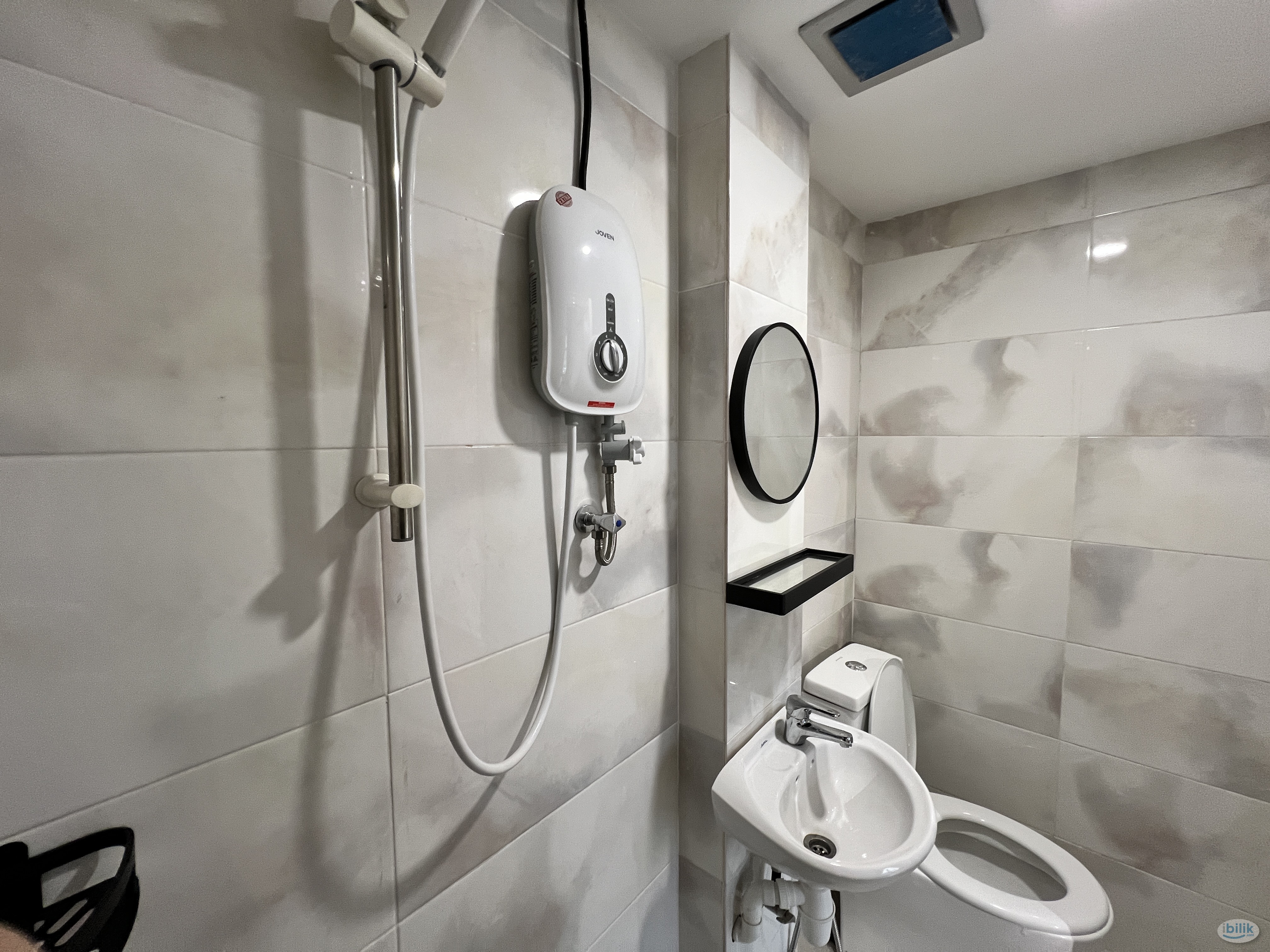 Working at Bukit Bintang ❓ Zero Deposit Room and Private Toilet near Times Square - Image 3