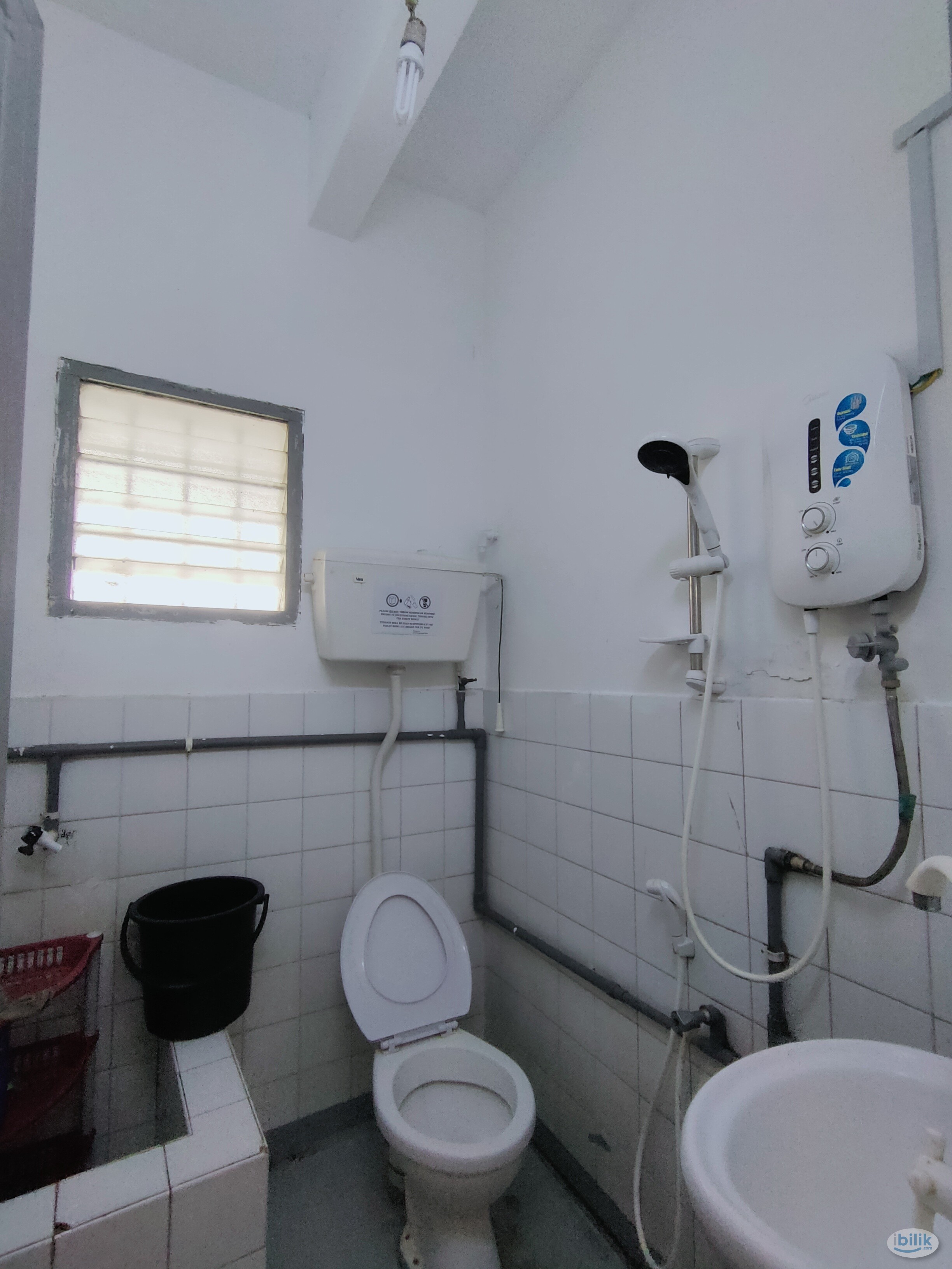 🏃‍♂️3 mins Walking Distance to LRT Taman Bahagia✅Medium Room in SS2 - Image 1