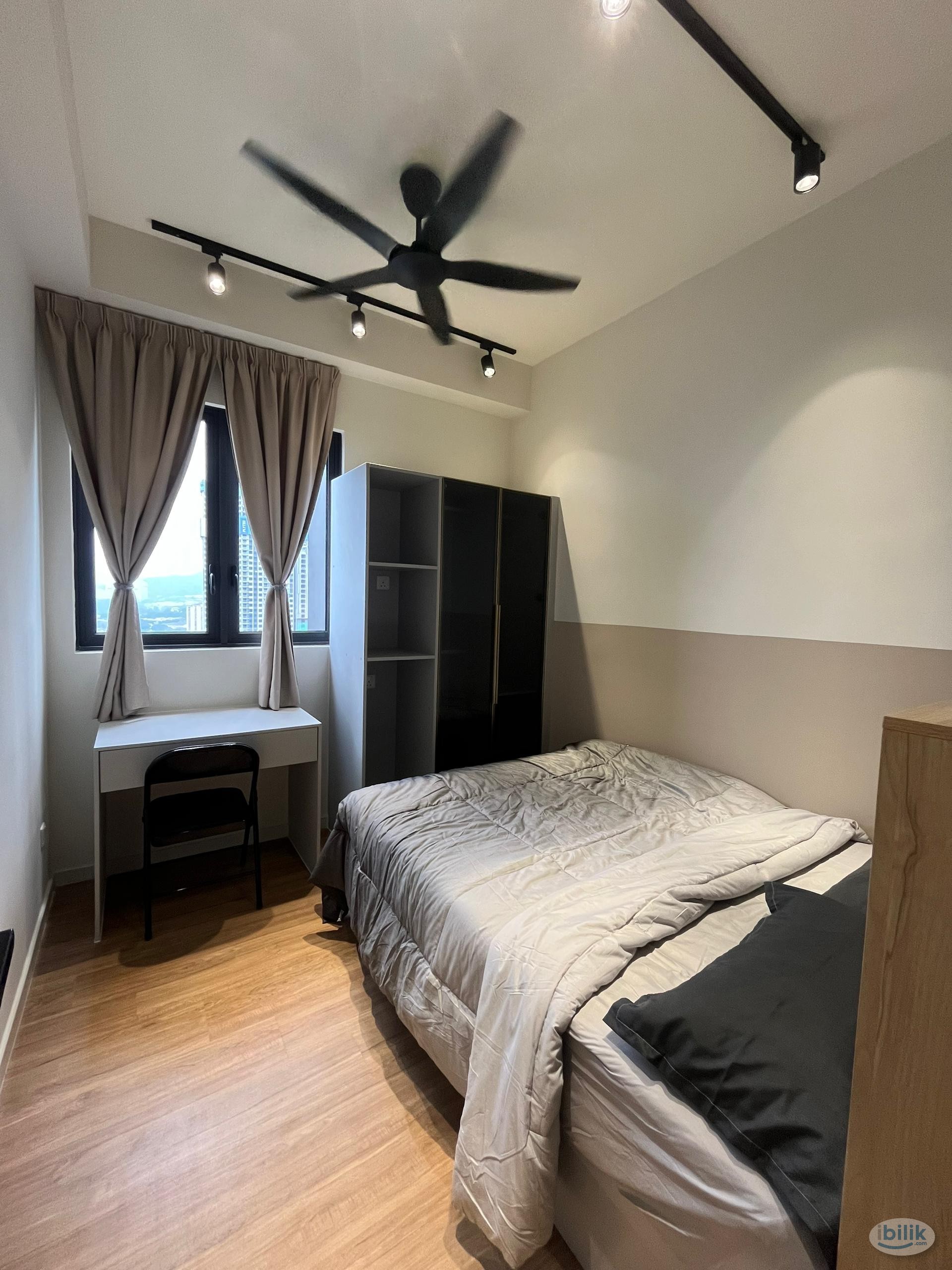 Queen Bedroom with Personal Fridge Provided 💯✨ - Image 1
