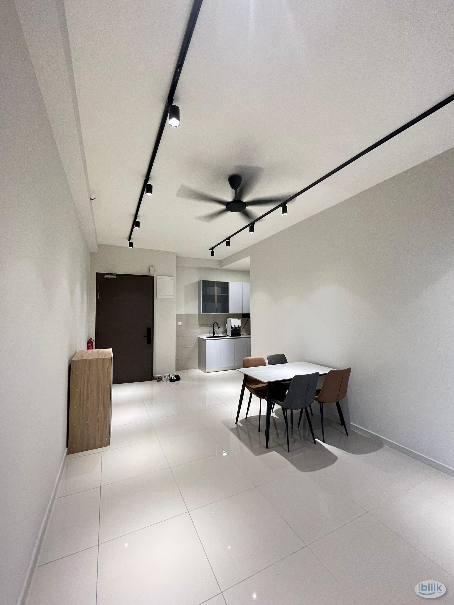 Queen Bedroom with Personal Fridge Provided 💯✨ - Image 3
