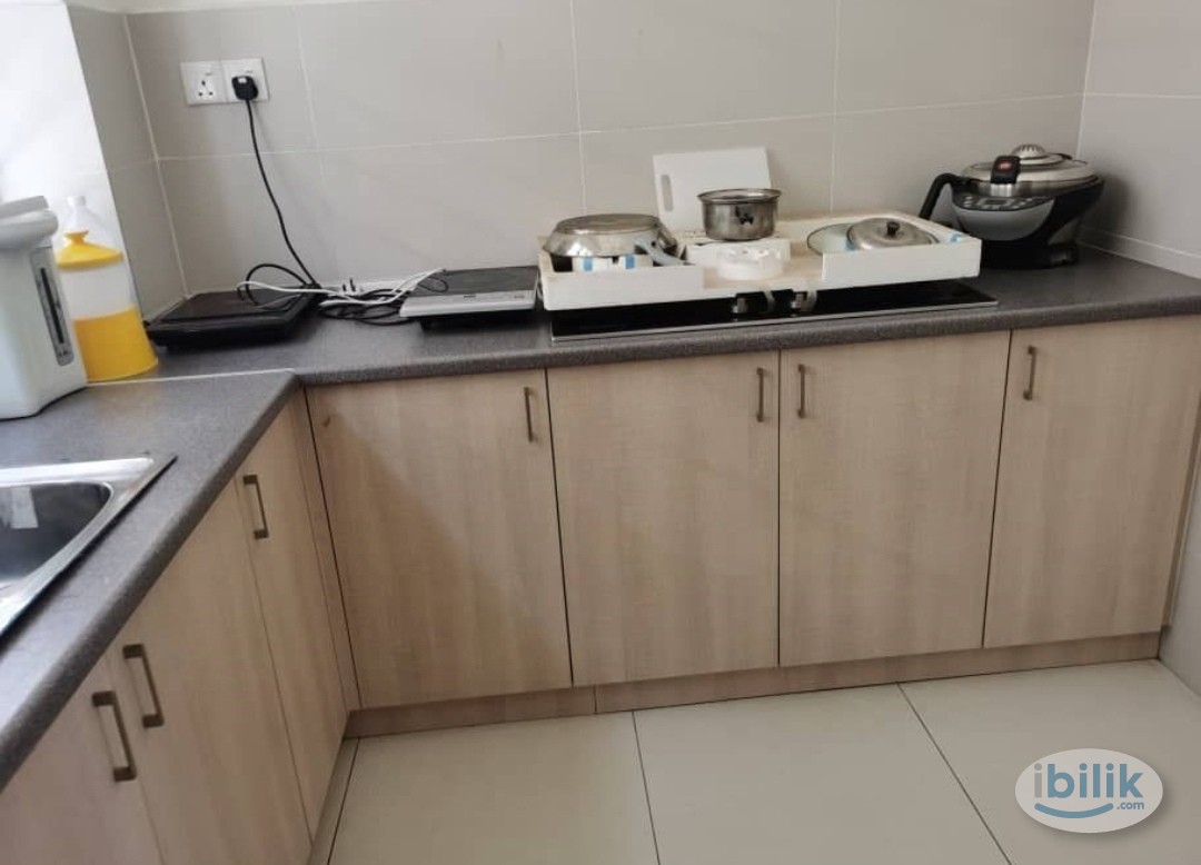 Medium Room with private bathroom in Setia Alam - Image 2