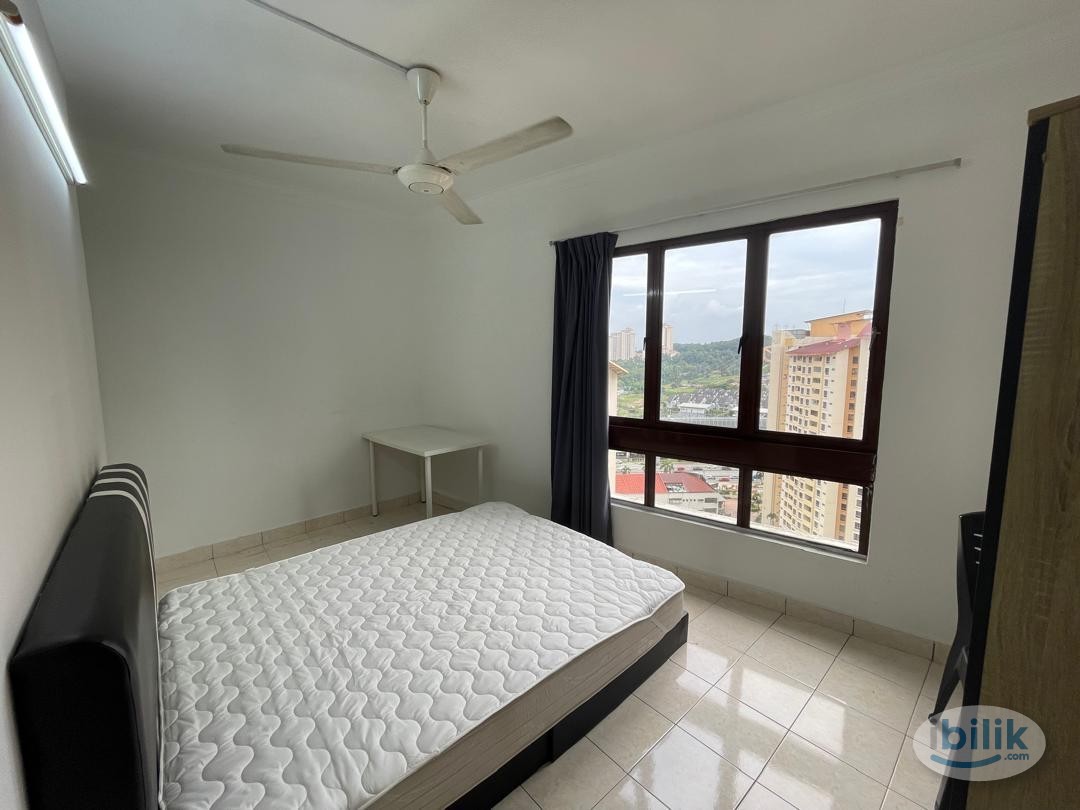 10 mins walks to Dataran Sunway, walking distance to MRT Surian, 2 Station to One Utama (Middle room with A/C) for rent  - Image 2