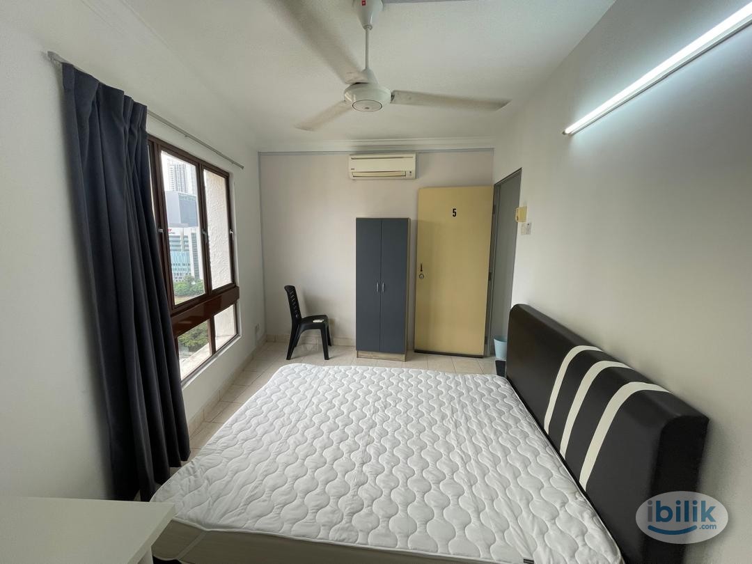 10 mins walks to Dataran Sunway, walking distance to MRT Surian, 2 Station to One Utama (Middle room with A/C) for rent  - Image 1