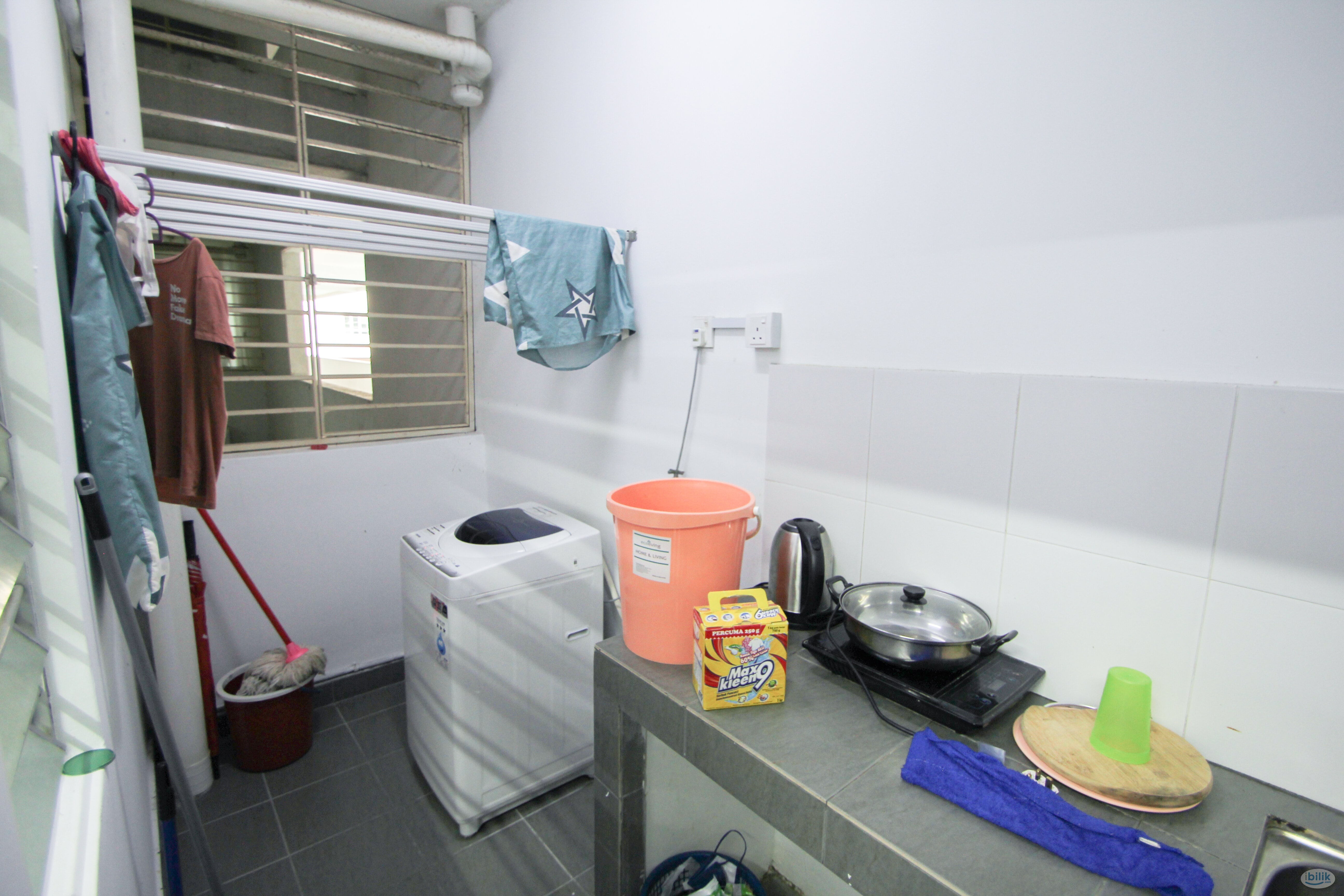 Middle Room at Casa Residenza, Kota Damansara, Segi Tower, Sri KDU, MRT Kota Damansara, Sunway Gizza Nexis, IOI - Image 3