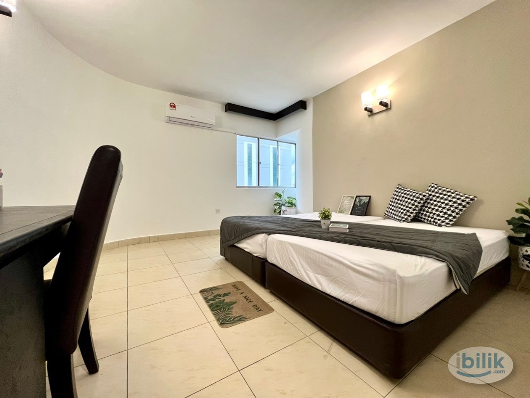 📍6mins walking distance to CIQ/Customs📍 Master room with private bathroom🏠Suria City @ Jalan Tenteram - Image 4