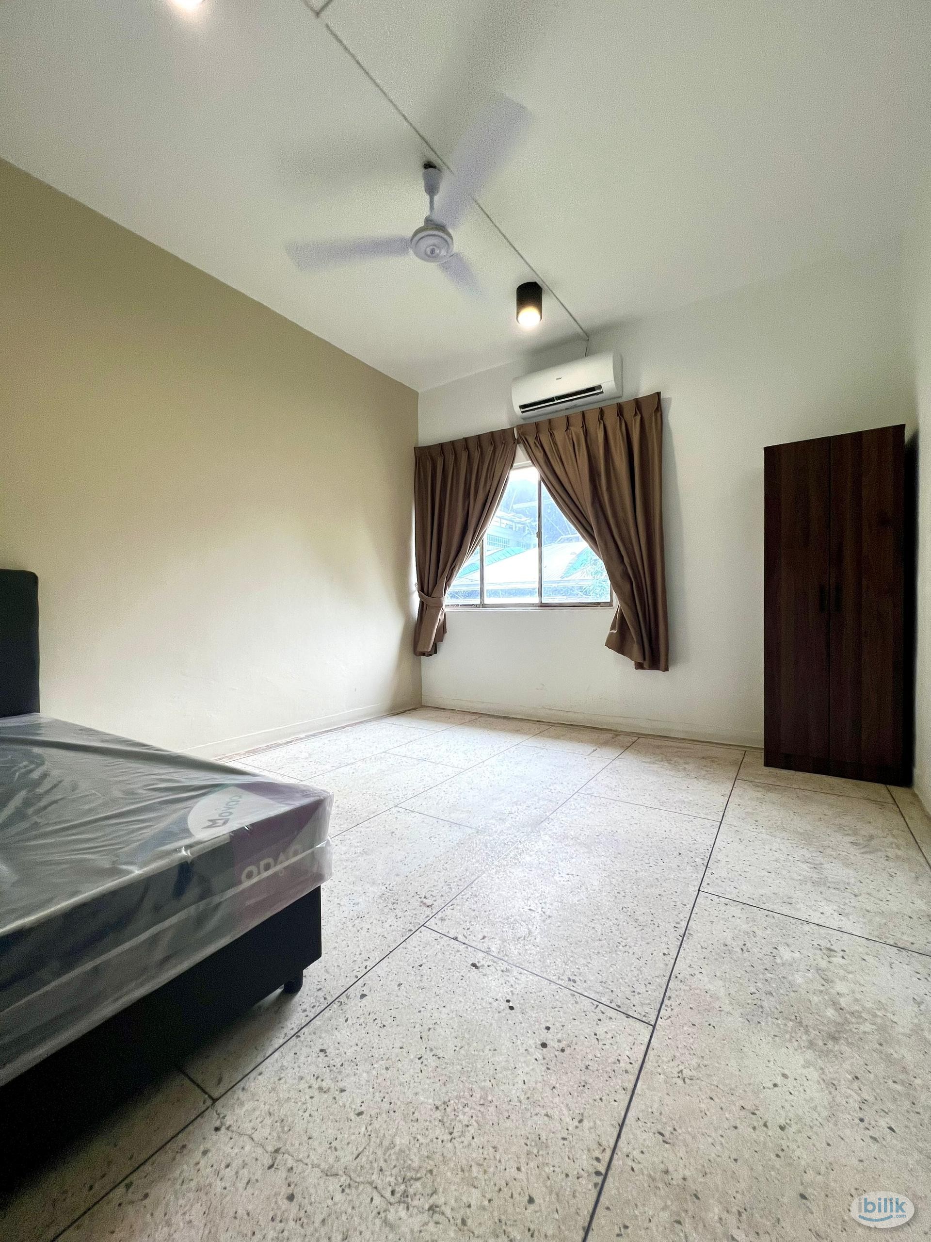 🔥Immediately move in🔥Private room with air-conditioned available now🏠10 mins walk to CIQ/Customs🚶 - Image 1