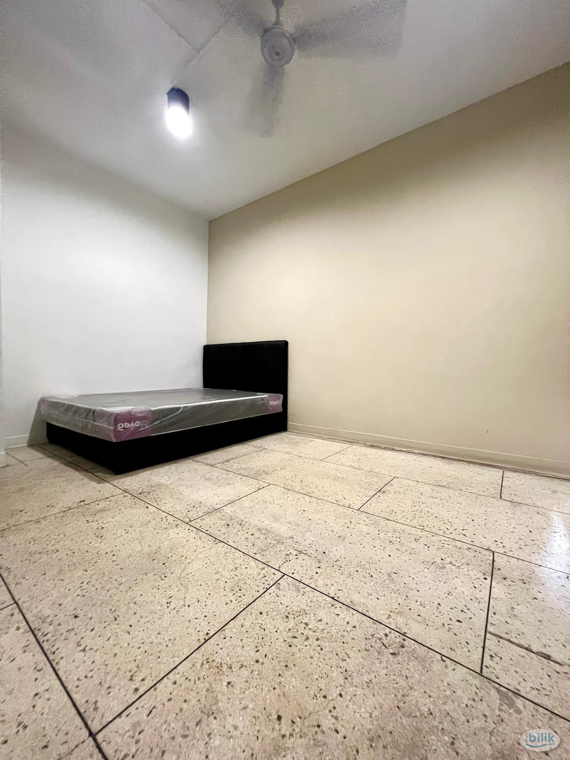 🔥Immediately move in🔥Private room with air-conditioned available now🏠10 mins walk to CIQ/Customs🚶 - Image 2