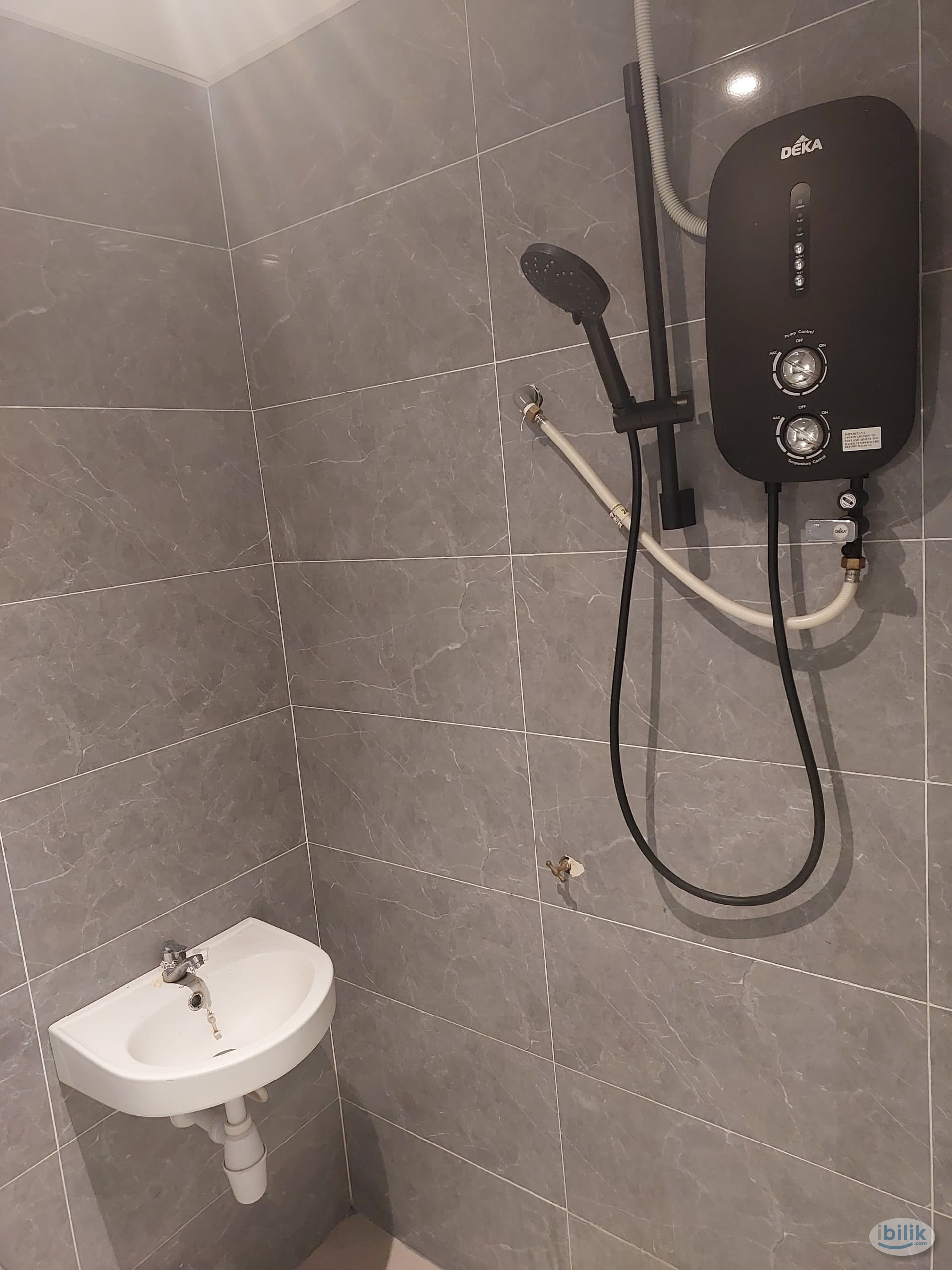 Budget-Friendly Haven: Comfortable Single Room in Kajang, Selangor Opposite of Kajang MRT! - Image 3