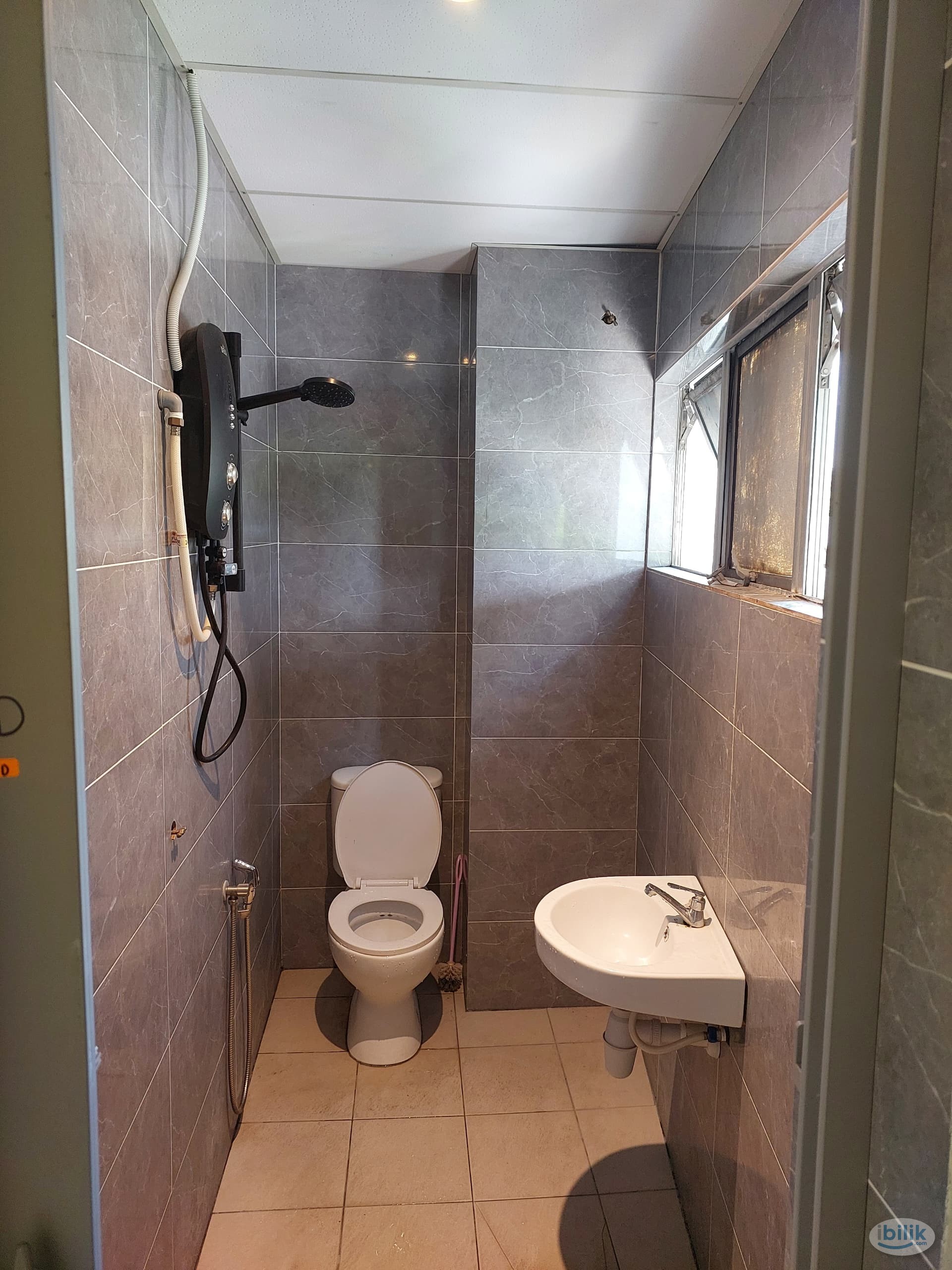 Budget-Friendly Haven: Comfortable Single Room in Kajang, Selangor Opposite of Kajang MRT! - Image 2