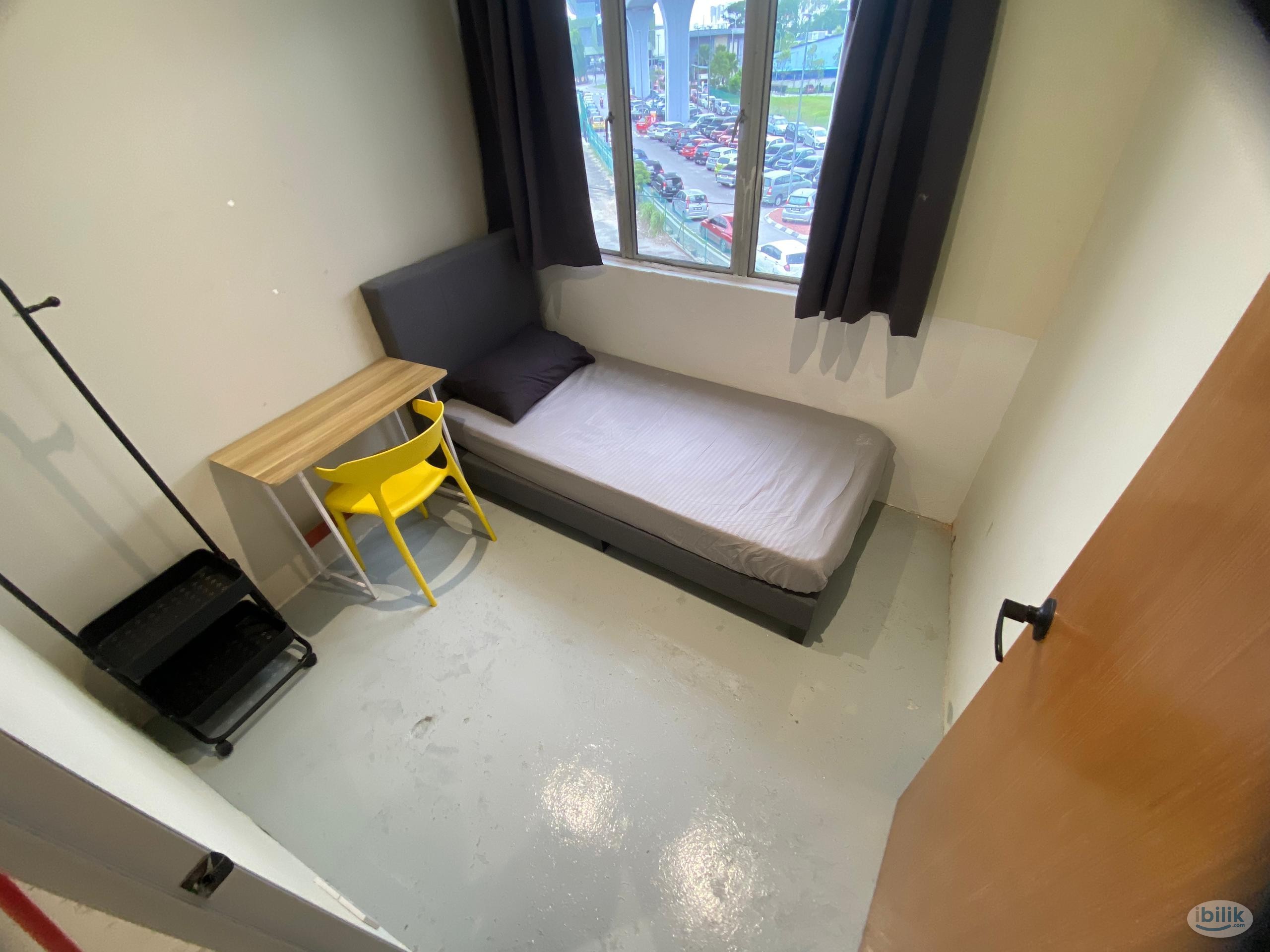 Budget-Friendly Haven: Comfortable Single Room in Kajang, Selangor Opposite of Kajang MRT! - Image 1