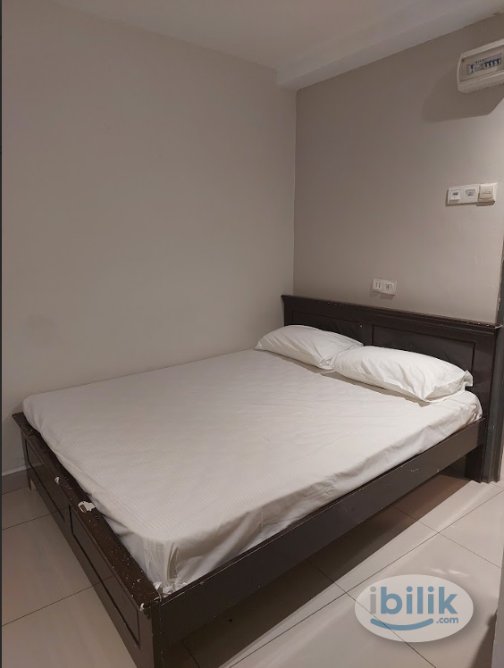 Budget-Friendly Haven: Comfortable Master Room with Private bathroom in Kajang, Selangor just opposite of MRT Kajang! - Image 1