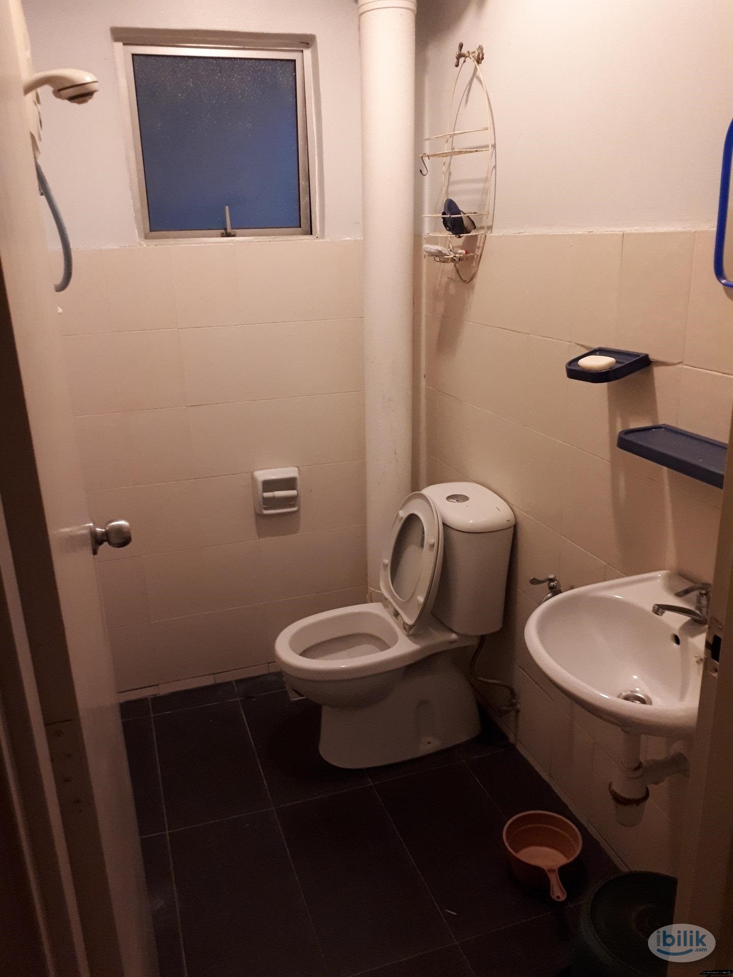 Middle Room at Plaza Medan Putra, Bandar Menjalara - Image 3