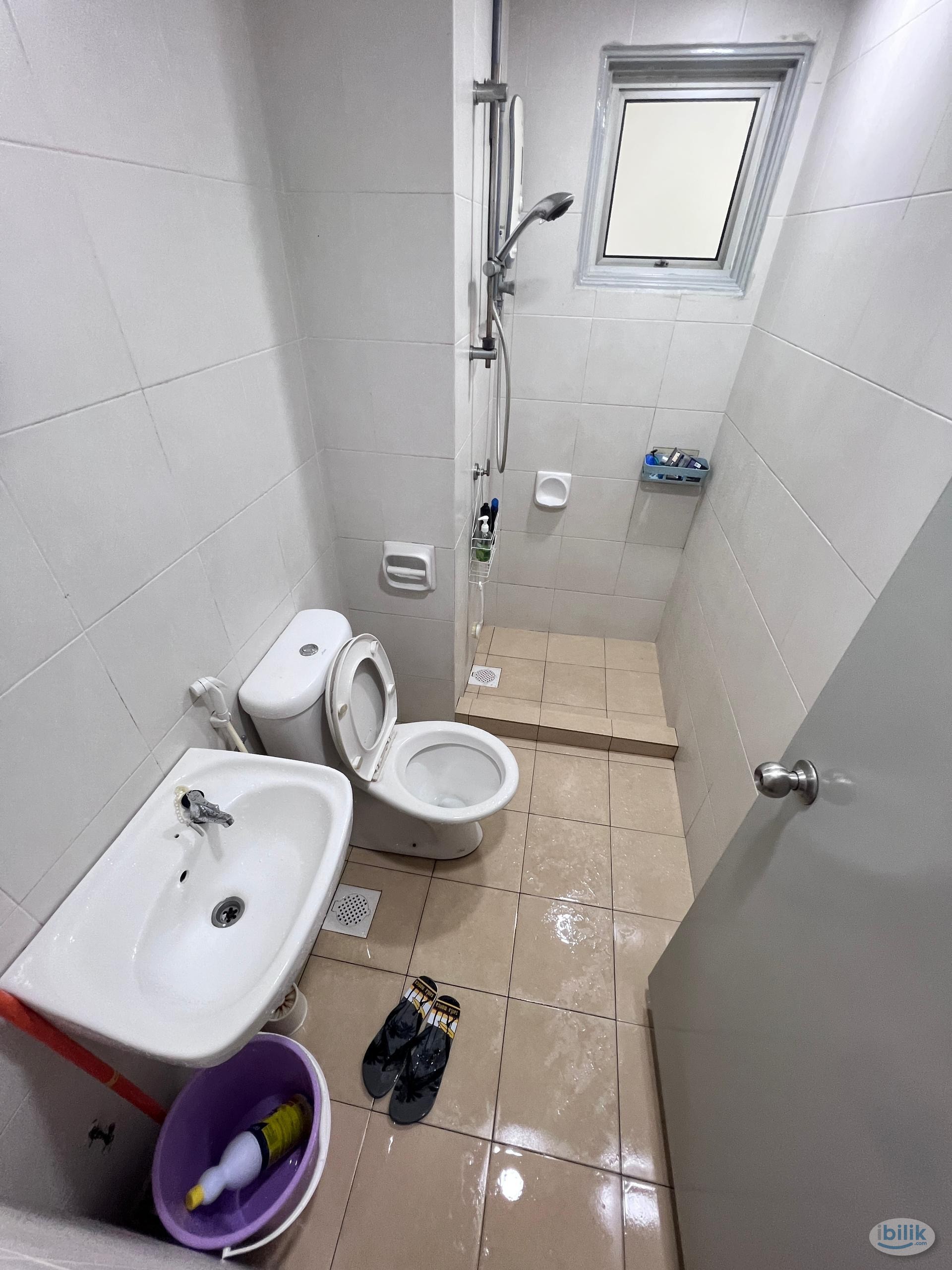 😍 5 mins walk to LRT😍 Inclusive all Utilities 😍Free Wifi 😍Free Cleaning 😍Fully Furnished Medium Room at Main Place Suban - Image 2