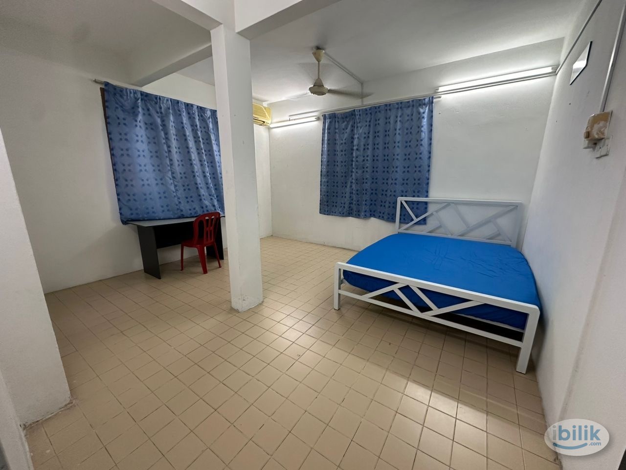 🏠 Medium Room for Rent at USJ 1  ❗ Zero Deposit! ❗  🌬️ Includes Window & Aircond  ✨ Comfortable & Cozy Space ✨  📞 Don - Image 1