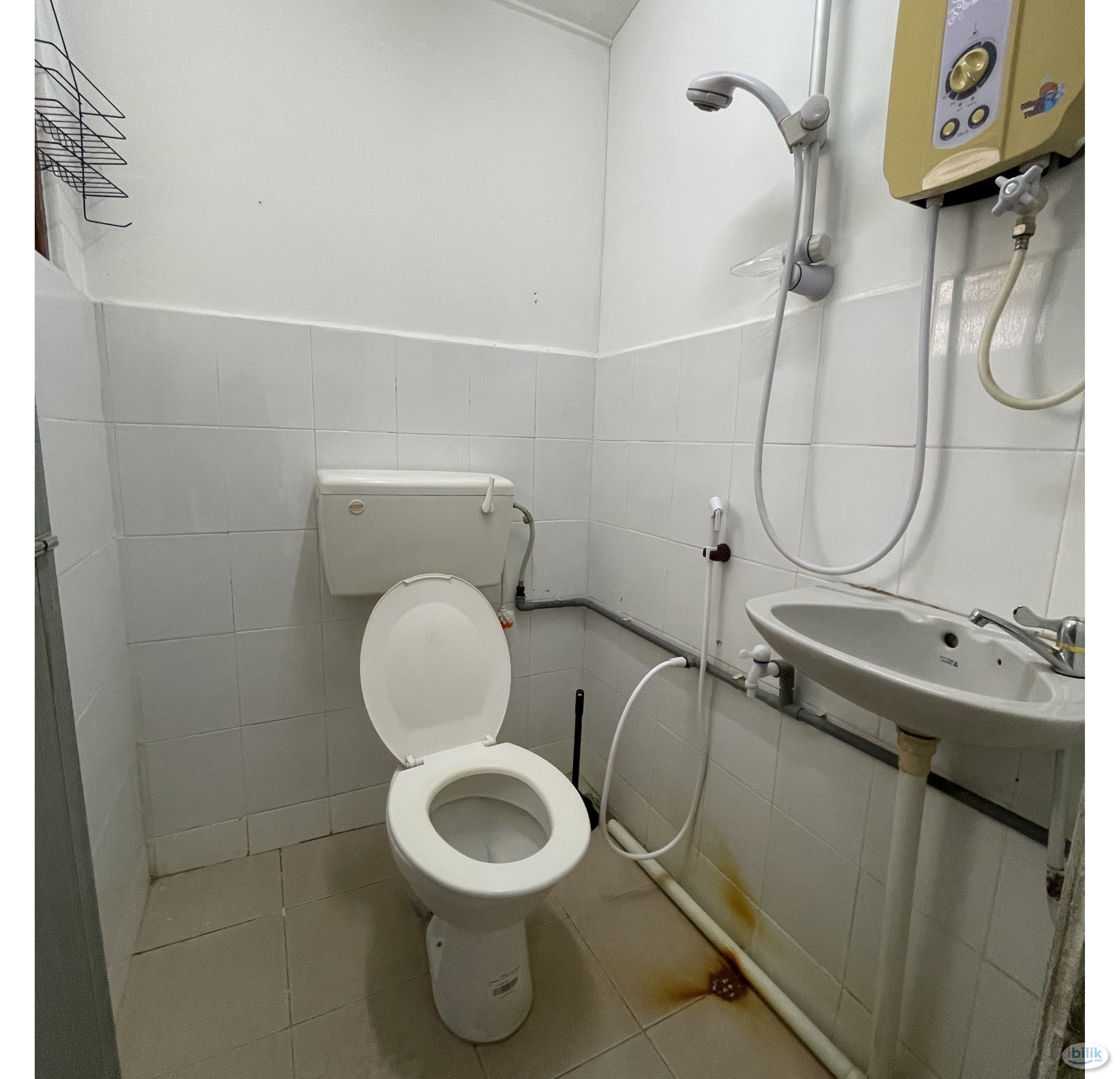🏠 Medium Room for Rent at USJ 1  ❗ Zero Deposit! ❗  🌬️ Includes Window & Aircond  ✨ Comfortable & Cozy Space ✨  📞 Don - Image 2