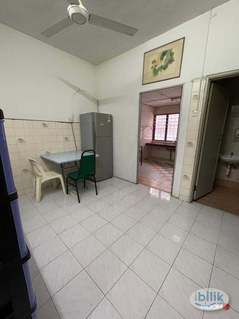 🏠 Room for Rent in Bandar Utama BU11  ❗ Zero Deposit ❗  🌟 Comfortable & Convenient Living 🌟  📞 Contact us now to secure  - Image 3