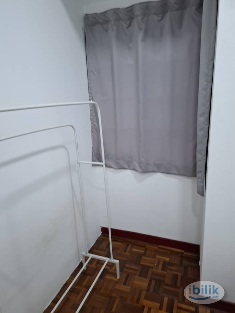 Budget-friendly Single Room with Aircon at Kota Kemuning! - Image 2