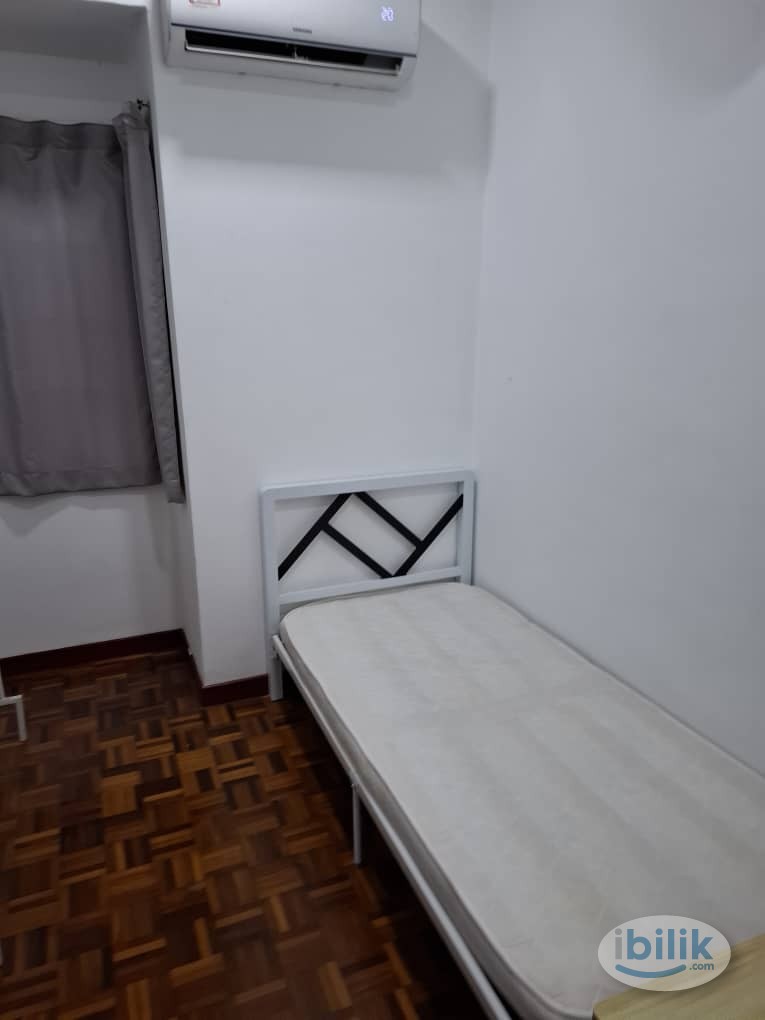 Budget-friendly Single Room with Aircon at Kota Kemuning! - Image 1