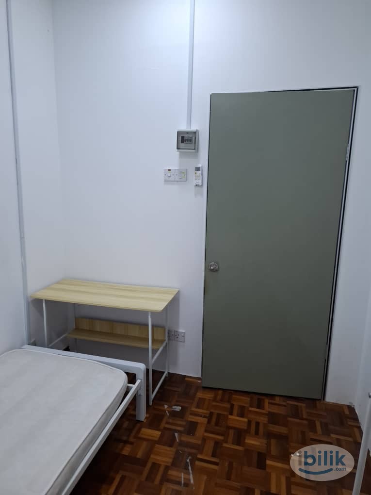 Budget-friendly Single Room with Aircon at Kota Kemuning! - Image 3