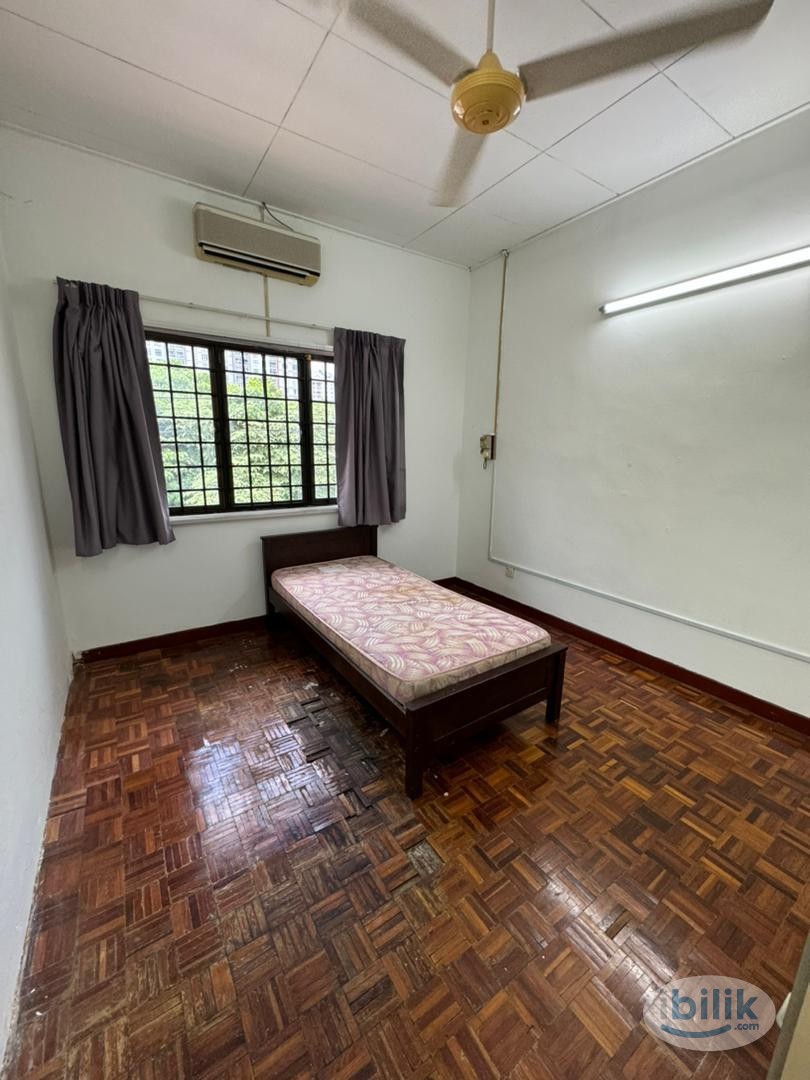 🏡💥READY TO MOVE IN 🎀BANDAR UTAMA MIDDLE ROOM FOR RENT 🎏🎏NEAR CENTRE POINT BU 🎀 - Image 1