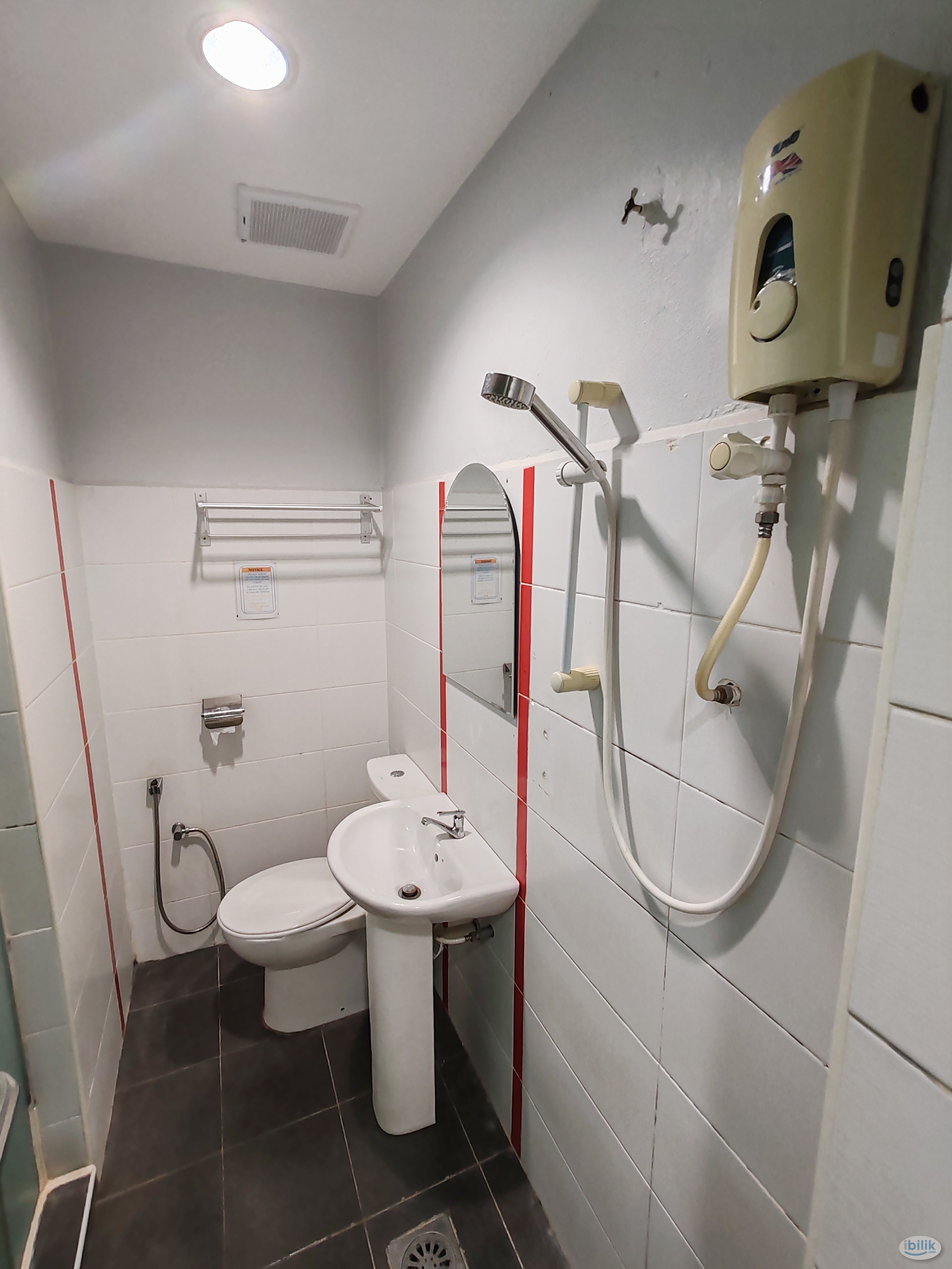 Master Room at Kota Damansara, Petaling Jaya - Image 2