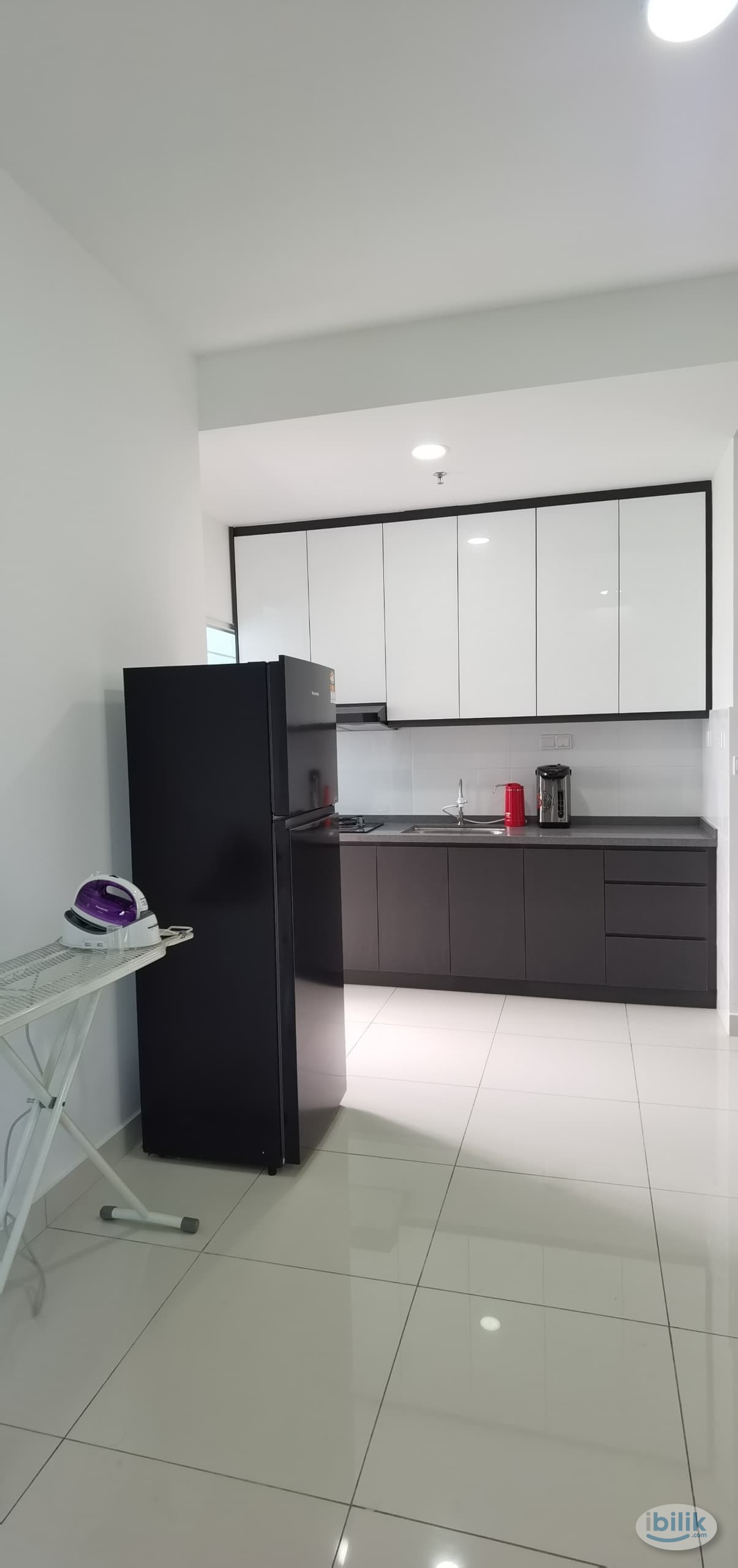 Middle Room for Rent Free WIfi and cleaning service - Image 1